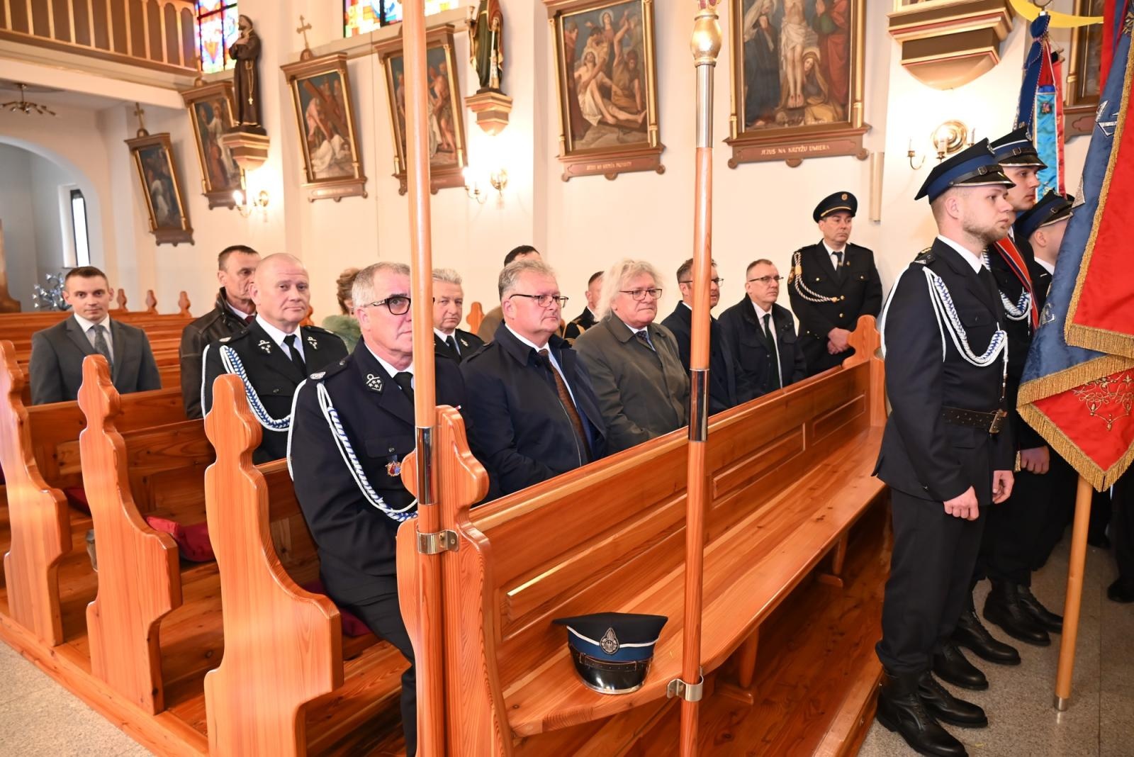 Zdjęcie w galerii na portalu naszraciborz.pl: Nowy mercedes dla OSP Owsiszcze. Uroczyste przekazanie kluczyków do nowego wozu wiadomości z regionu