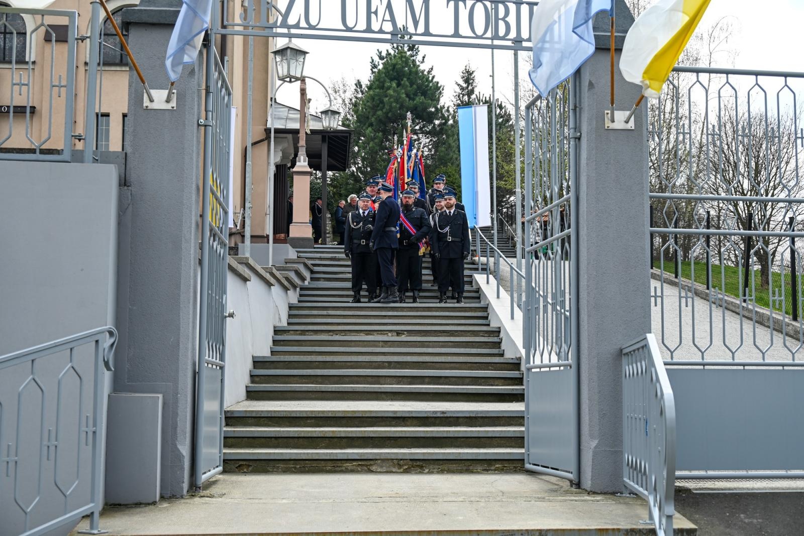 Zdjęcie w galerii na portalu naszraciborz.pl: Nowy mercedes dla OSP Owsiszcze. Uroczyste przekazanie kluczyków do nowego wozu wiadomości z regionu