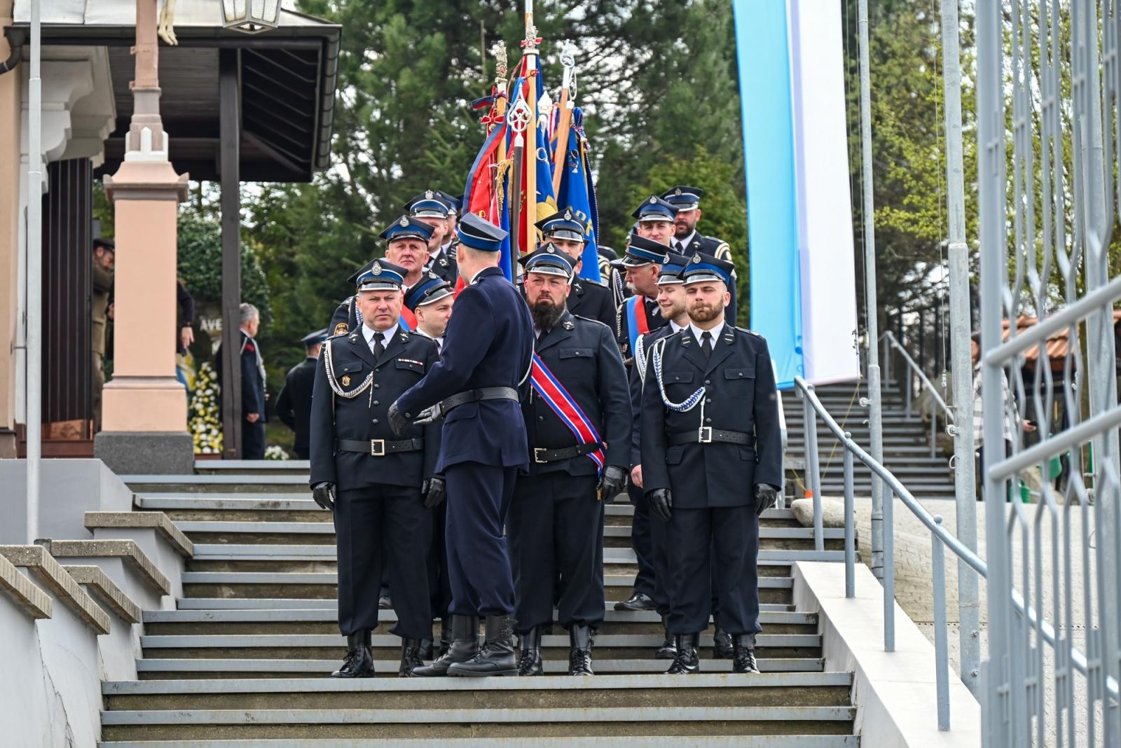 Zdjęcie w galerii na portalu naszraciborz.pl: Nowy mercedes dla OSP Owsiszcze. Uroczyste przekazanie kluczyków do nowego wozu wiadomości z regionu