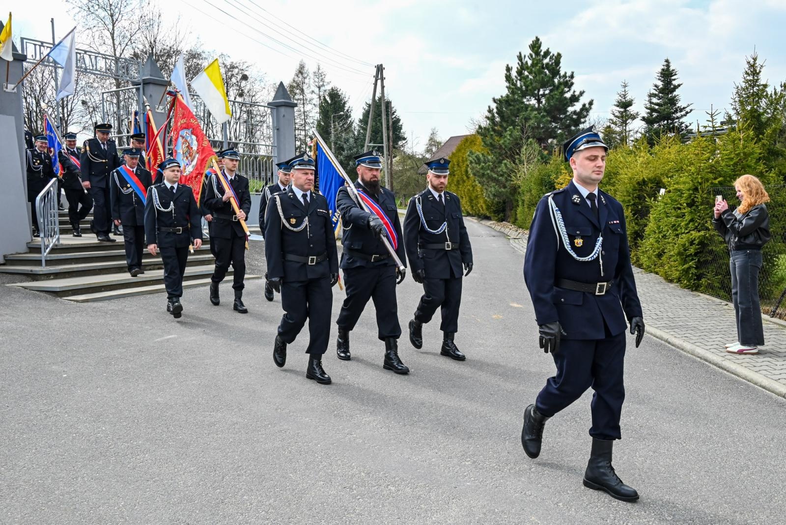 Zdjęcie w galerii na portalu naszraciborz.pl: Nowy mercedes dla OSP Owsiszcze. Uroczyste przekazanie kluczyków do nowego wozu wiadomości z regionu