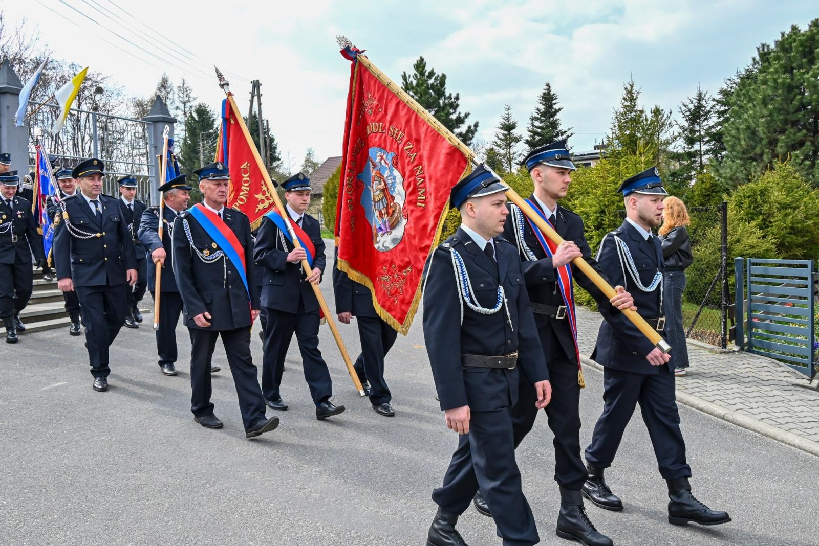 Zdjęcie w galerii na portalu naszraciborz.pl: Nowy mercedes dla OSP Owsiszcze. Uroczyste przekazanie kluczyków do nowego wozu wiadomości z regionu