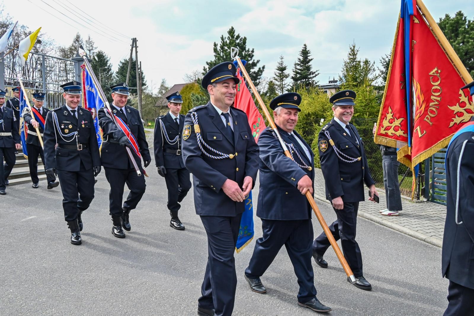 Zdjęcie w galerii na portalu naszraciborz.pl: Nowy mercedes dla OSP Owsiszcze. Uroczyste przekazanie kluczyków do nowego wozu wiadomości z regionu