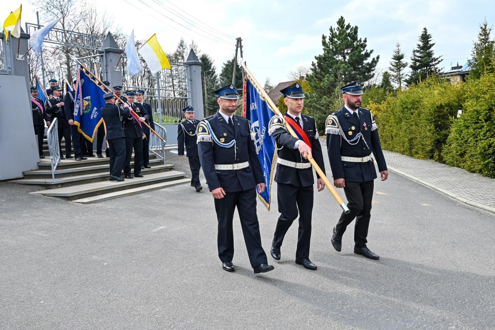Zdjęcie w galerii na portalu naszraciborz.pl: Nowy mercedes dla OSP Owsiszcze. Uroczyste przekazanie kluczyków do nowego wozu wiadomości z regionu