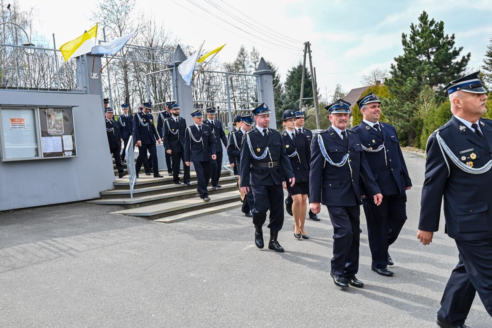 Zdjęcie w galerii na portalu naszraciborz.pl: Nowy mercedes dla OSP Owsiszcze. Uroczyste przekazanie kluczyków do nowego wozu wiadomości z regionu