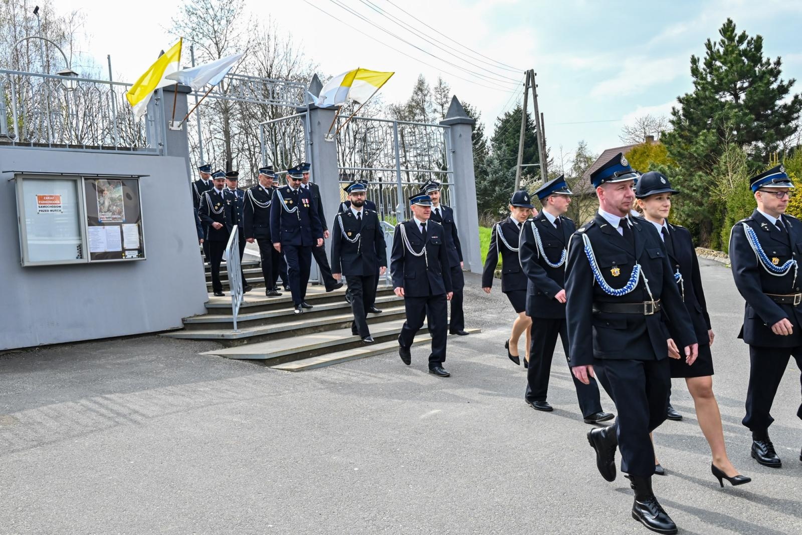 Zdjęcie w galerii na portalu naszraciborz.pl: Nowy mercedes dla OSP Owsiszcze. Uroczyste przekazanie kluczyków do nowego wozu wiadomości z regionu