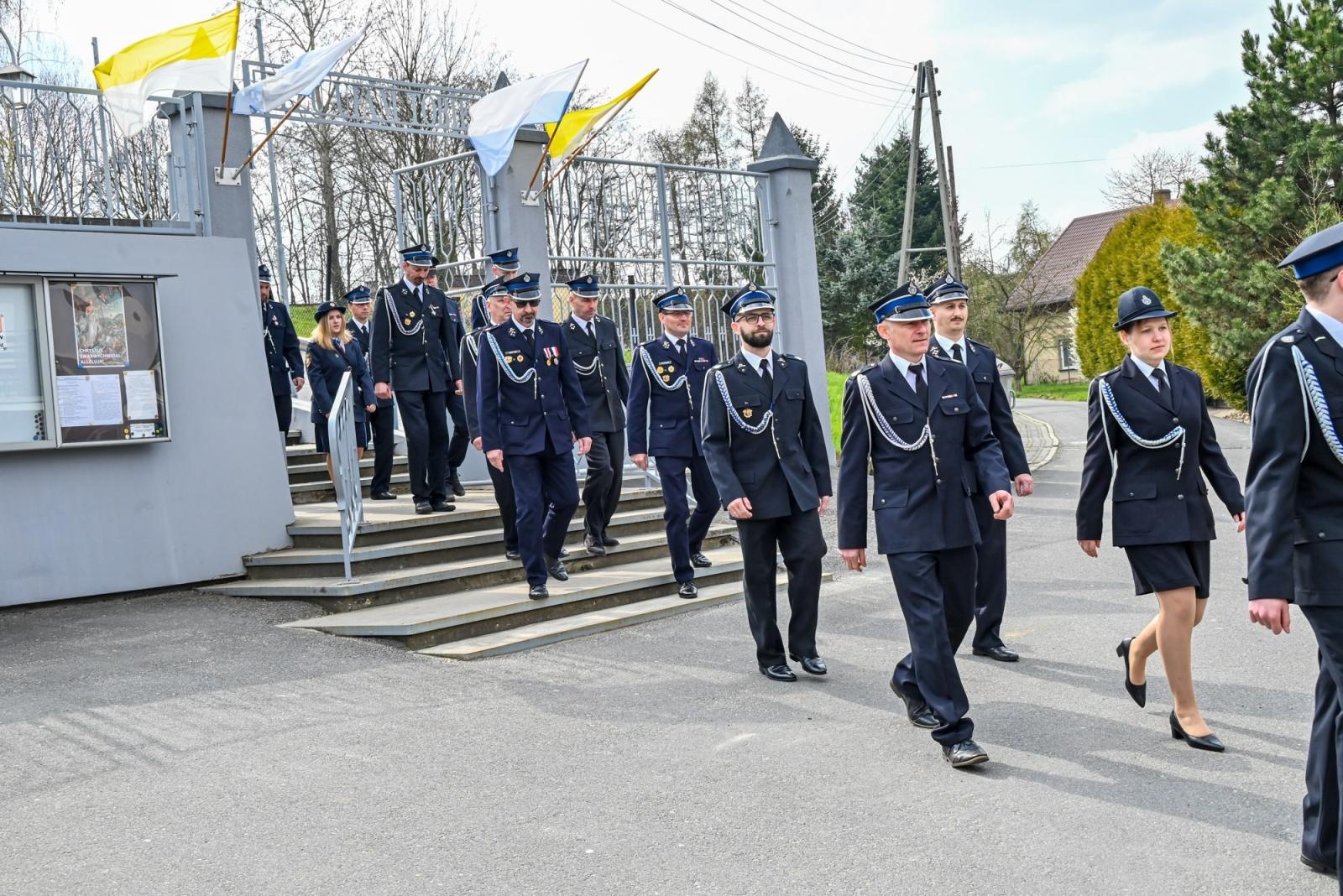 Zdjęcie w galerii na portalu naszraciborz.pl: Nowy mercedes dla OSP Owsiszcze. Uroczyste przekazanie kluczyków do nowego wozu wiadomości z regionu