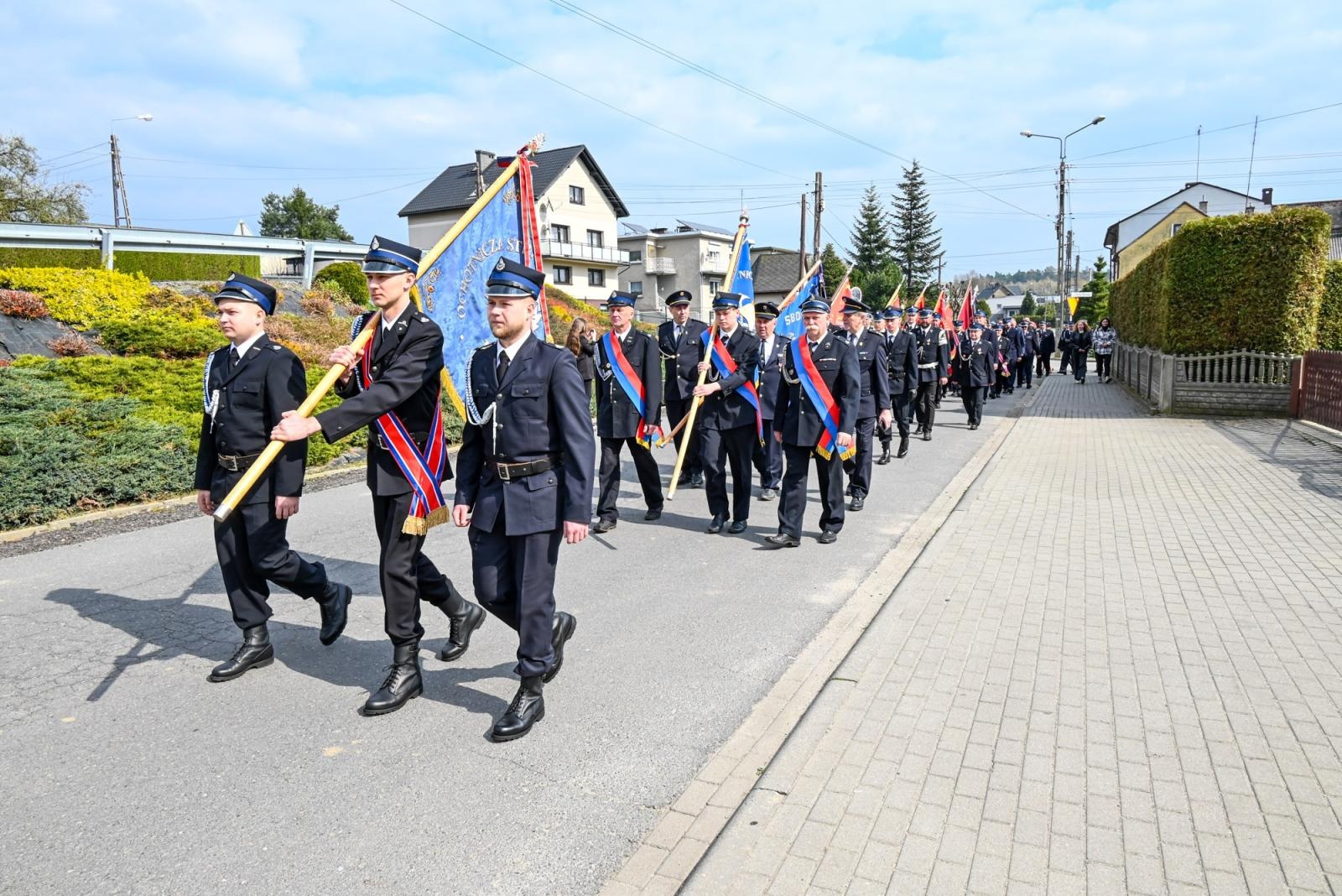 Zdjęcie w galerii na portalu naszraciborz.pl: Nowy mercedes dla OSP Owsiszcze. Uroczyste przekazanie kluczyków do nowego wozu wiadomości z regionu