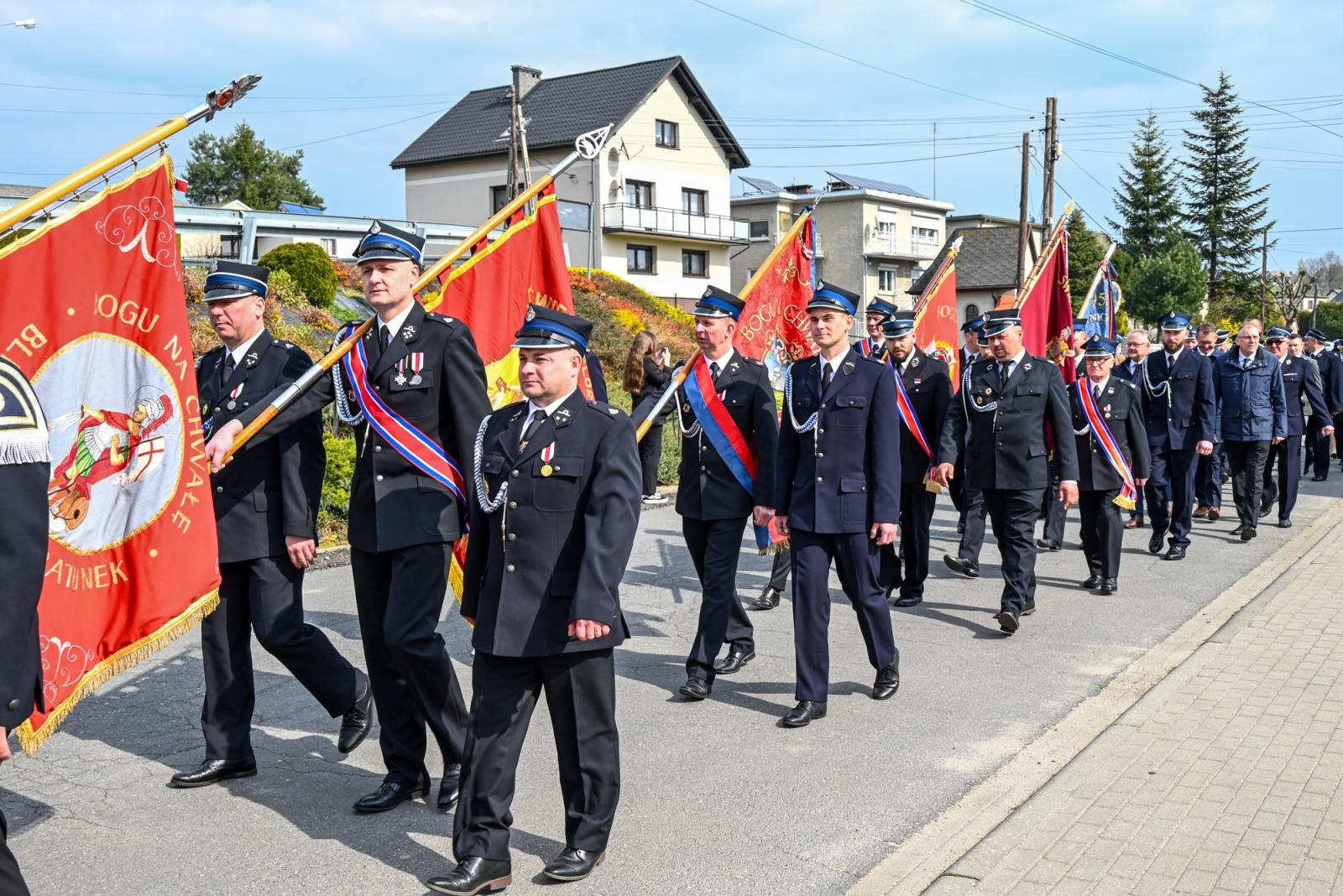 Zdjęcie w galerii na portalu naszraciborz.pl: Nowy mercedes dla OSP Owsiszcze. Uroczyste przekazanie kluczyków do nowego wozu wiadomości z regionu