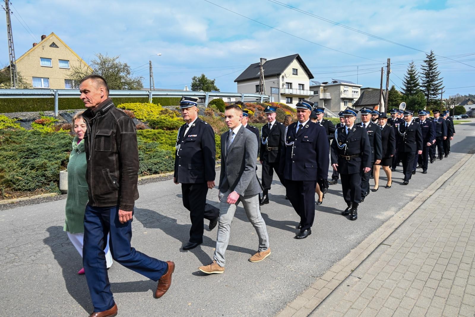 Zdjęcie w galerii na portalu naszraciborz.pl: Nowy mercedes dla OSP Owsiszcze. Uroczyste przekazanie kluczyków do nowego wozu wiadomości z regionu