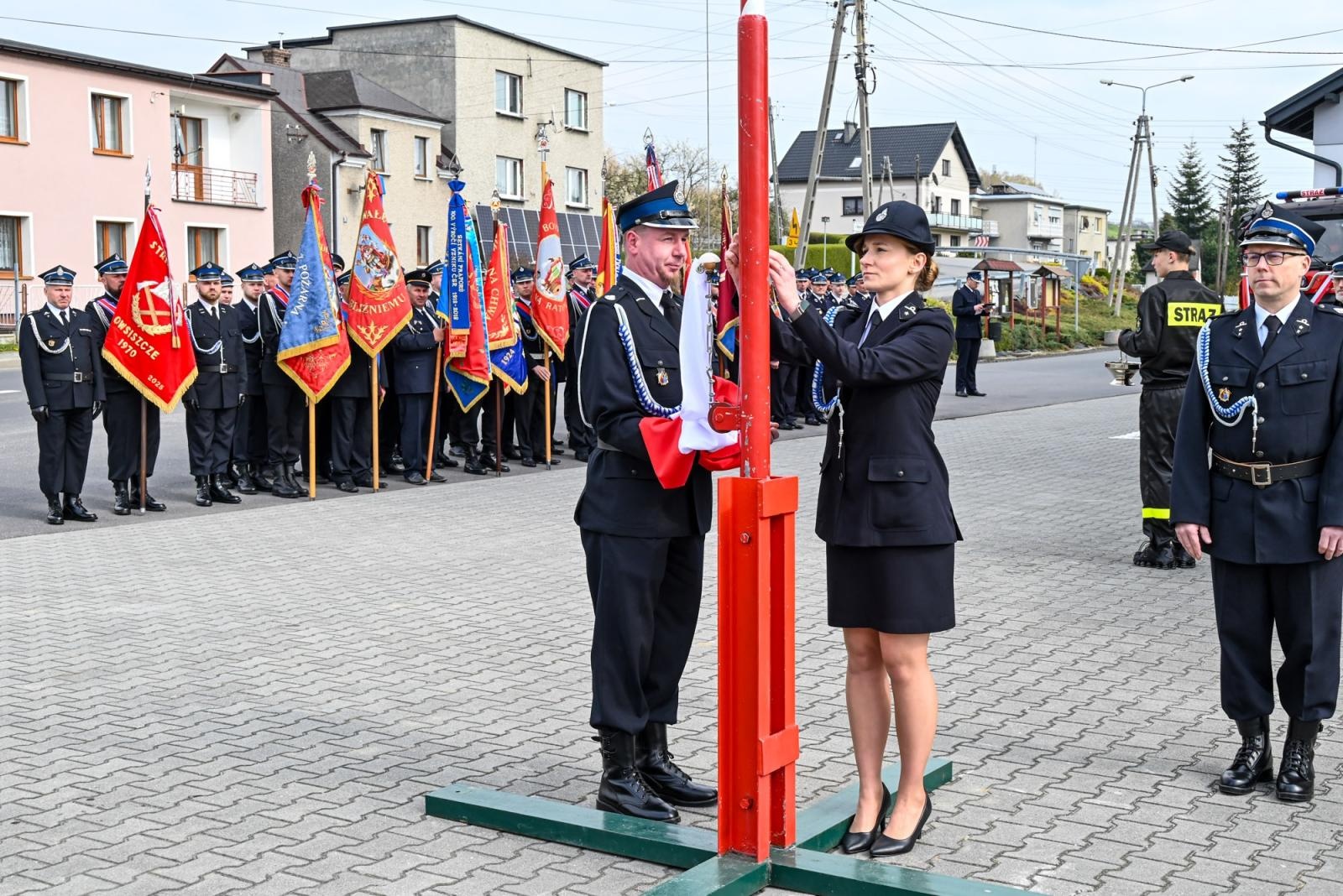 Zdjęcie w galerii na portalu naszraciborz.pl: Nowy mercedes dla OSP Owsiszcze. Uroczyste przekazanie kluczyków do nowego wozu wiadomości z regionu