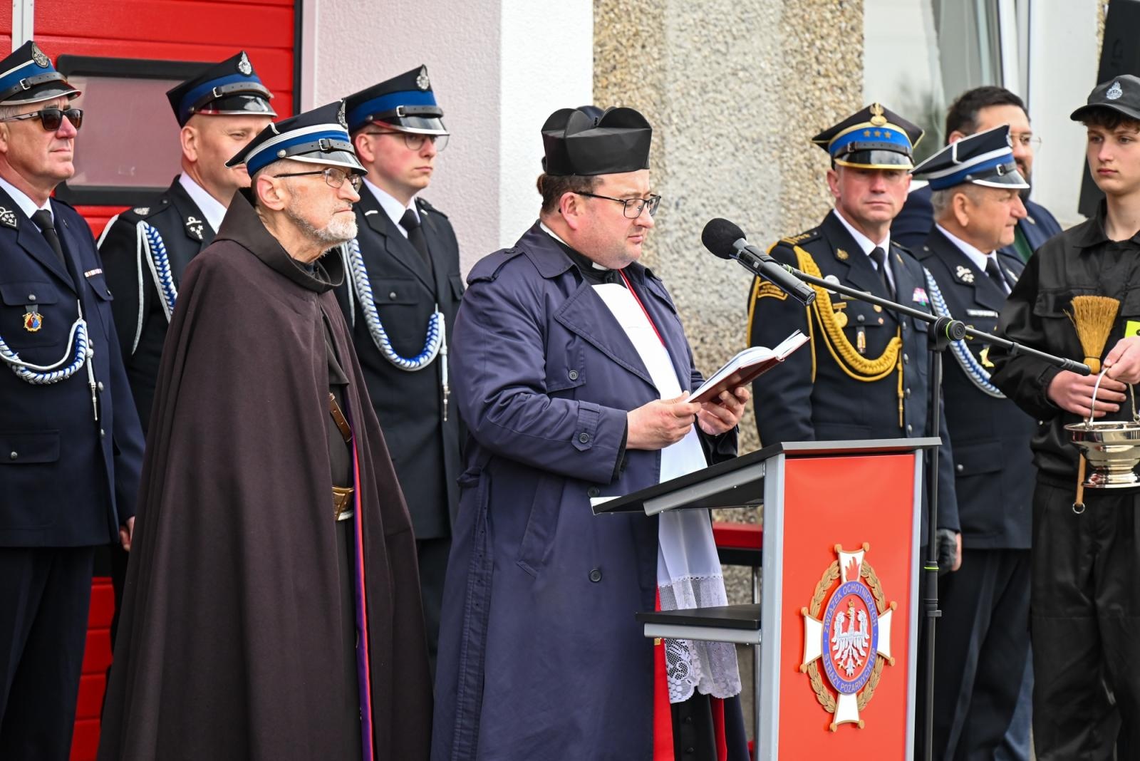 Zdjęcie w galerii na portalu naszraciborz.pl: Nowy mercedes dla OSP Owsiszcze. Uroczyste przekazanie kluczyków do nowego wozu wiadomości z regionu