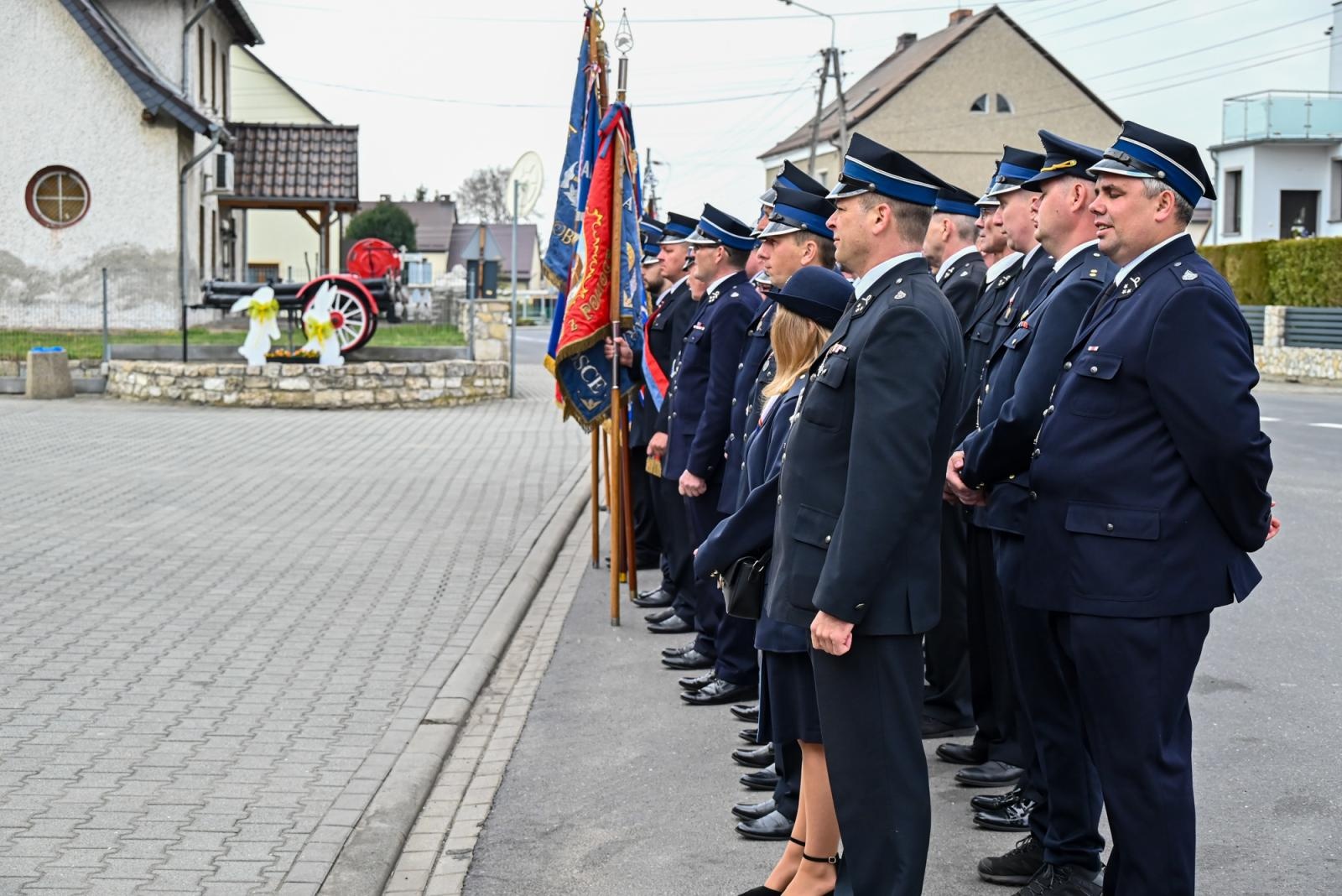 Zdjęcie w galerii na portalu naszraciborz.pl: Nowy mercedes dla OSP Owsiszcze. Uroczyste przekazanie kluczyków do nowego wozu wiadomości z regionu