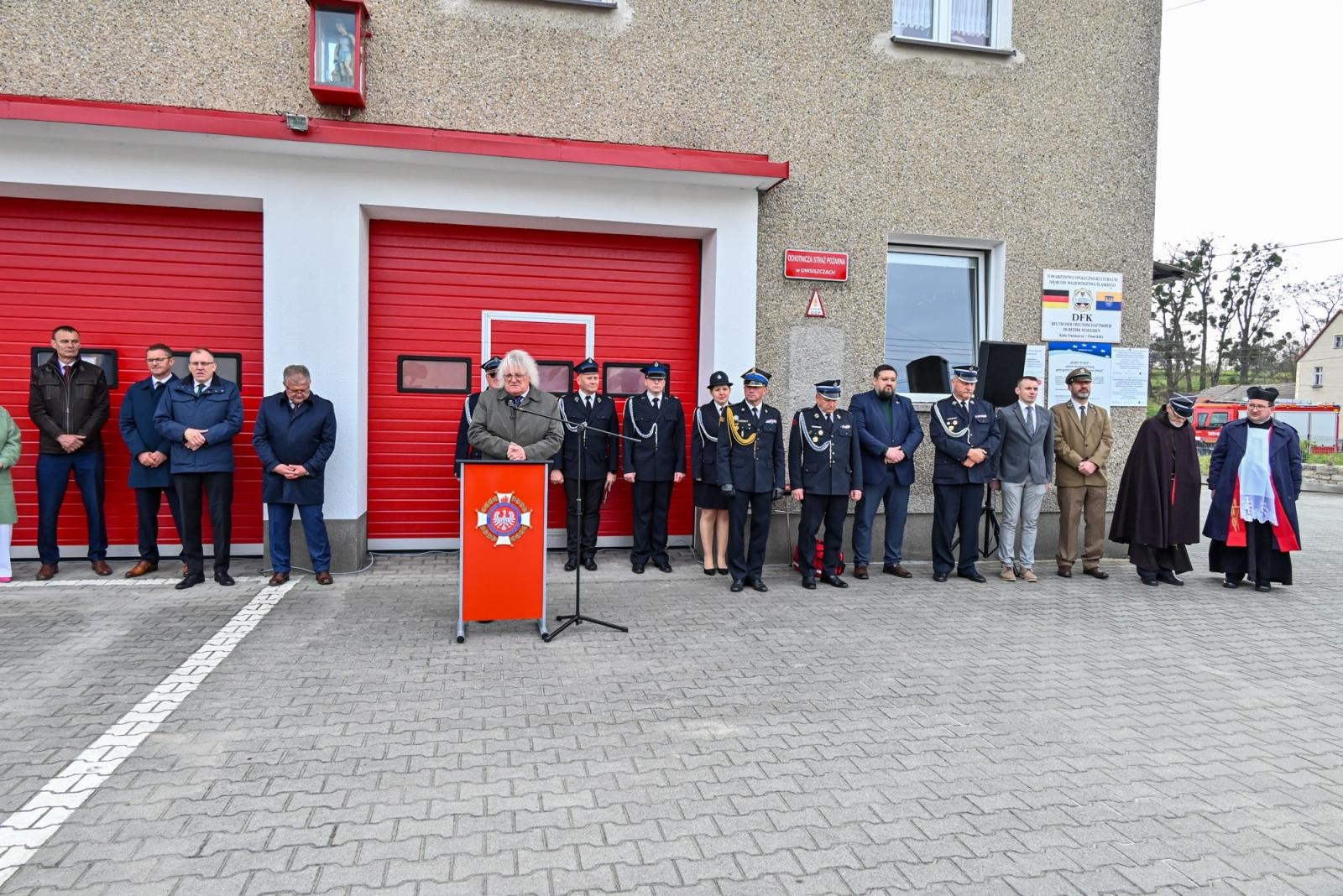Zdjęcie w galerii na portalu naszraciborz.pl: Nowy mercedes dla OSP Owsiszcze. Uroczyste przekazanie kluczyków do nowego wozu wiadomości z regionu