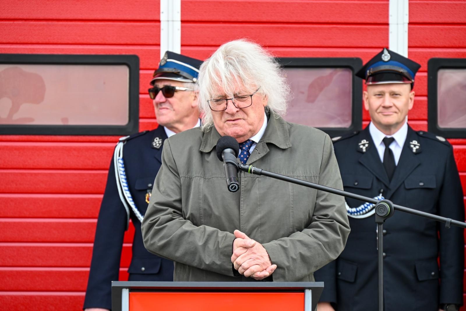 Zdjęcie w galerii na portalu naszraciborz.pl: Nowy mercedes dla OSP Owsiszcze. Uroczyste przekazanie kluczyków do nowego wozu wiadomości z regionu