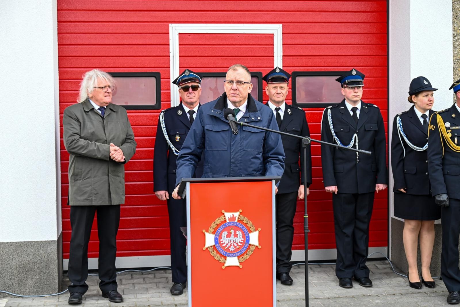 Zdjęcie w galerii na portalu naszraciborz.pl: Nowy mercedes dla OSP Owsiszcze. Uroczyste przekazanie kluczyków do nowego wozu wiadomości z regionu