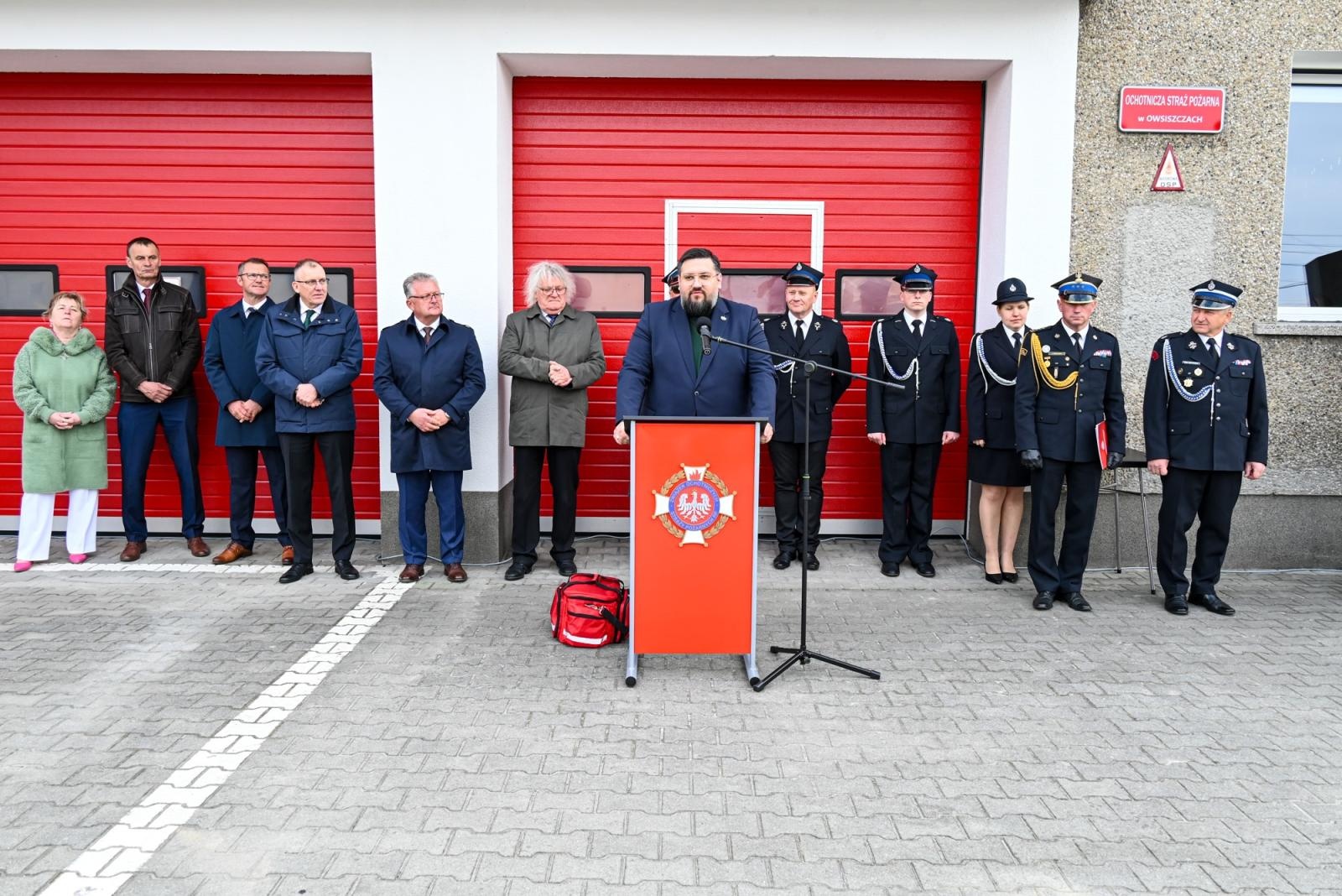 Zdjęcie w galerii na portalu naszraciborz.pl: Nowy mercedes dla OSP Owsiszcze. Uroczyste przekazanie kluczyków do nowego wozu wiadomości z regionu
