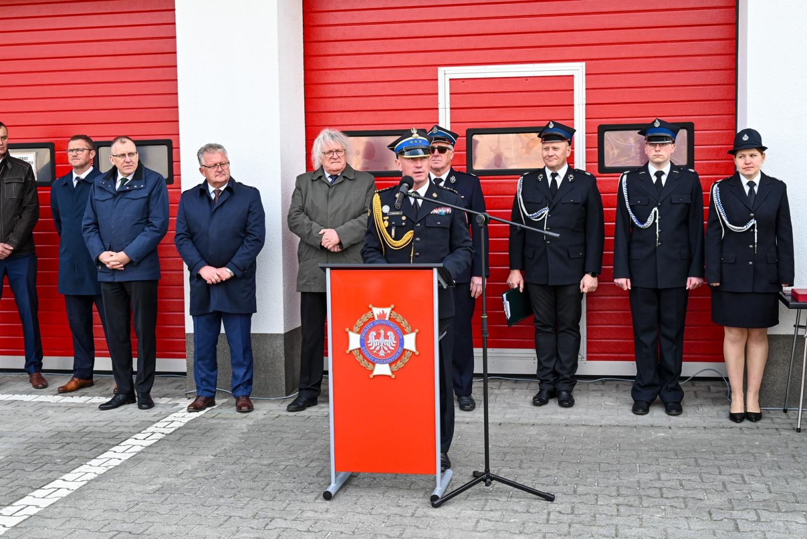 Zdjęcie w galerii na portalu naszraciborz.pl: Nowy mercedes dla OSP Owsiszcze. Uroczyste przekazanie kluczyków do nowego wozu wiadomości z regionu