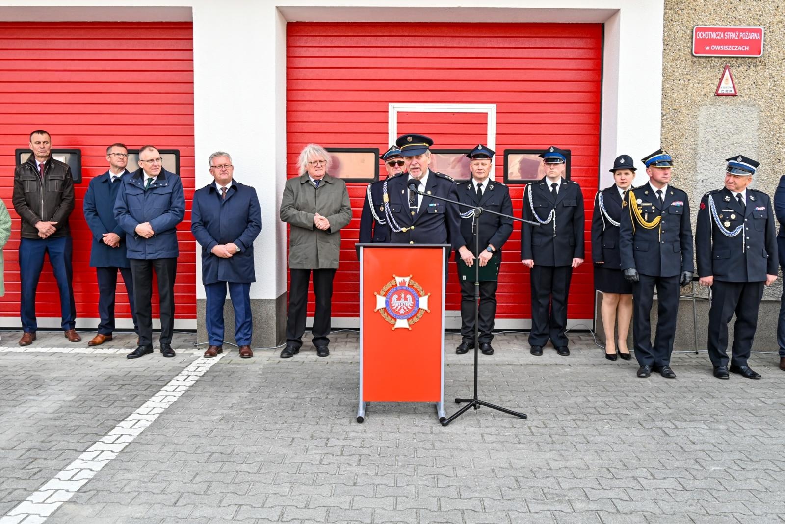 Zdjęcie w galerii na portalu naszraciborz.pl: Nowy mercedes dla OSP Owsiszcze. Uroczyste przekazanie kluczyków do nowego wozu wiadomości z regionu