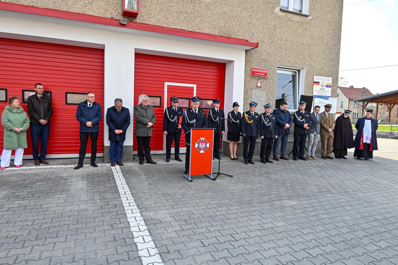 Zdjęcie w galerii na portalu naszraciborz.pl: Nowy mercedes dla OSP Owsiszcze. Uroczyste przekazanie kluczyków do nowego wozu wiadomości z regionu