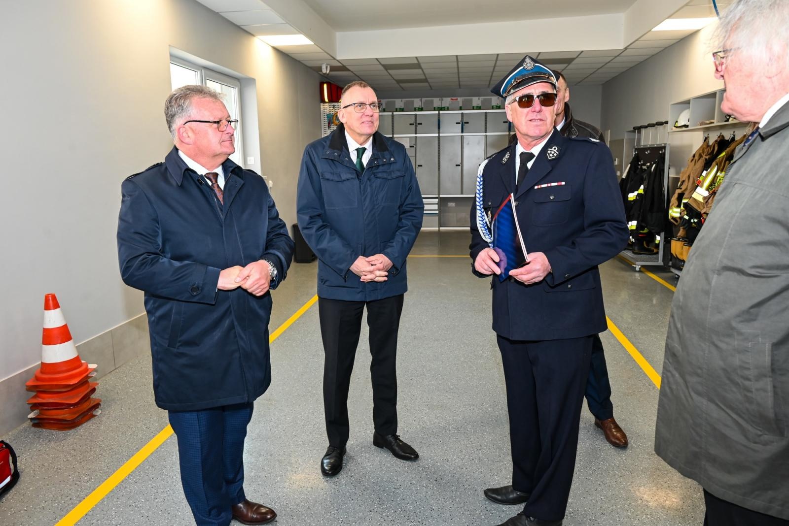 Zdjęcie w galerii na portalu naszraciborz.pl: Nowy mercedes dla OSP Owsiszcze. Uroczyste przekazanie kluczyków do nowego wozu wiadomości z regionu