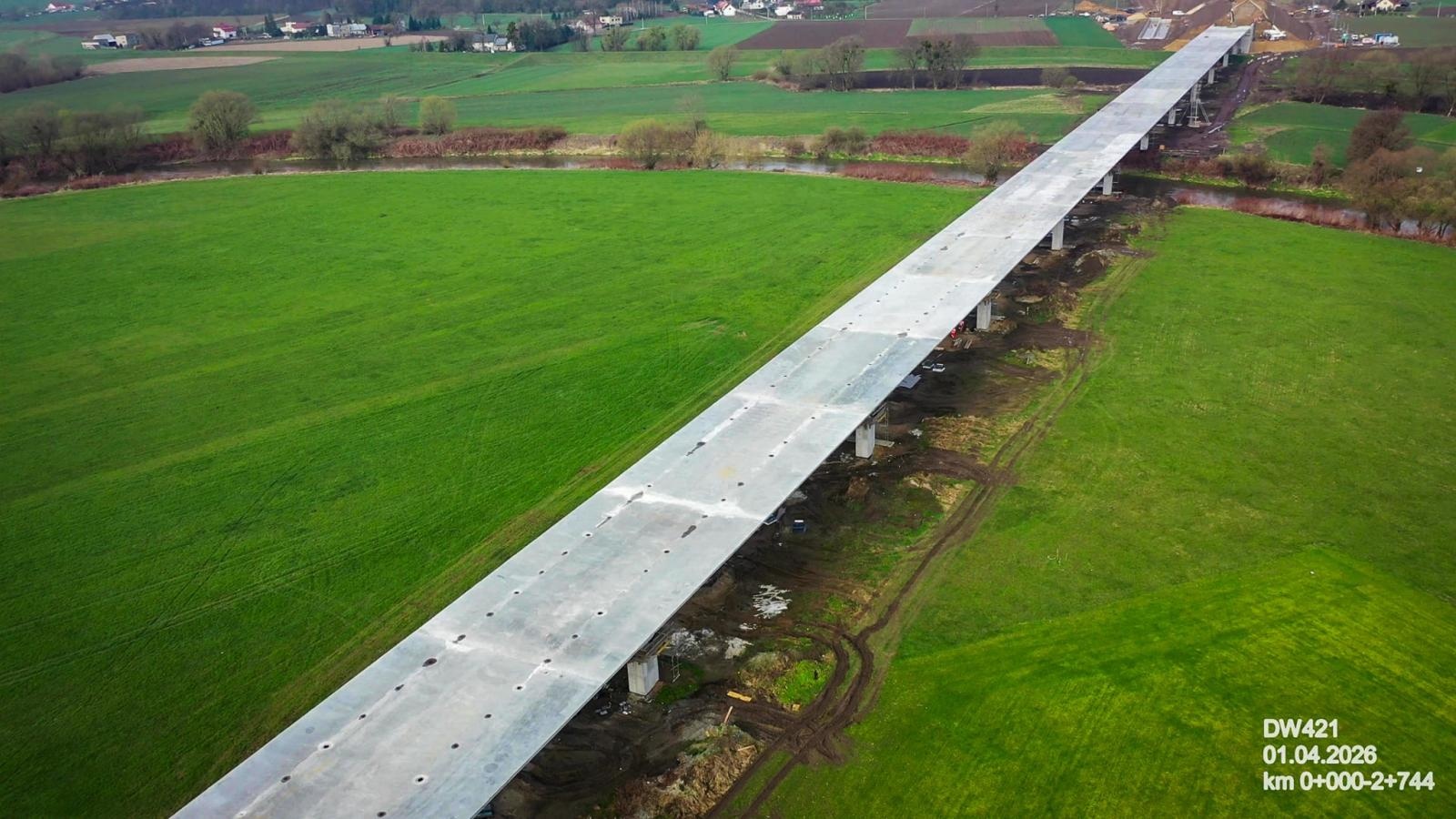 Zdjęcie w galerii na portalu naszraciborz.pl: Most na Odrze coraz bliżej. Zakończono nasuwanie konstrukcji, finisz inwestycji w 2027 roku [FOTO 03.2026] wiadomości z regionu