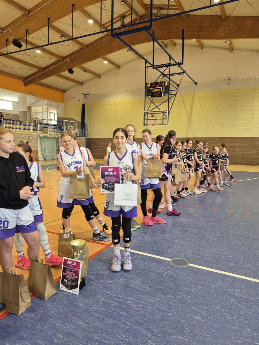 Zdjęcie w galerii na portalu naszraciborz.pl: Historyczny sukces koszykarek z Raciborza! MiniBasketball w półfinale Mistrzostw Polski wiadomości z regionu
