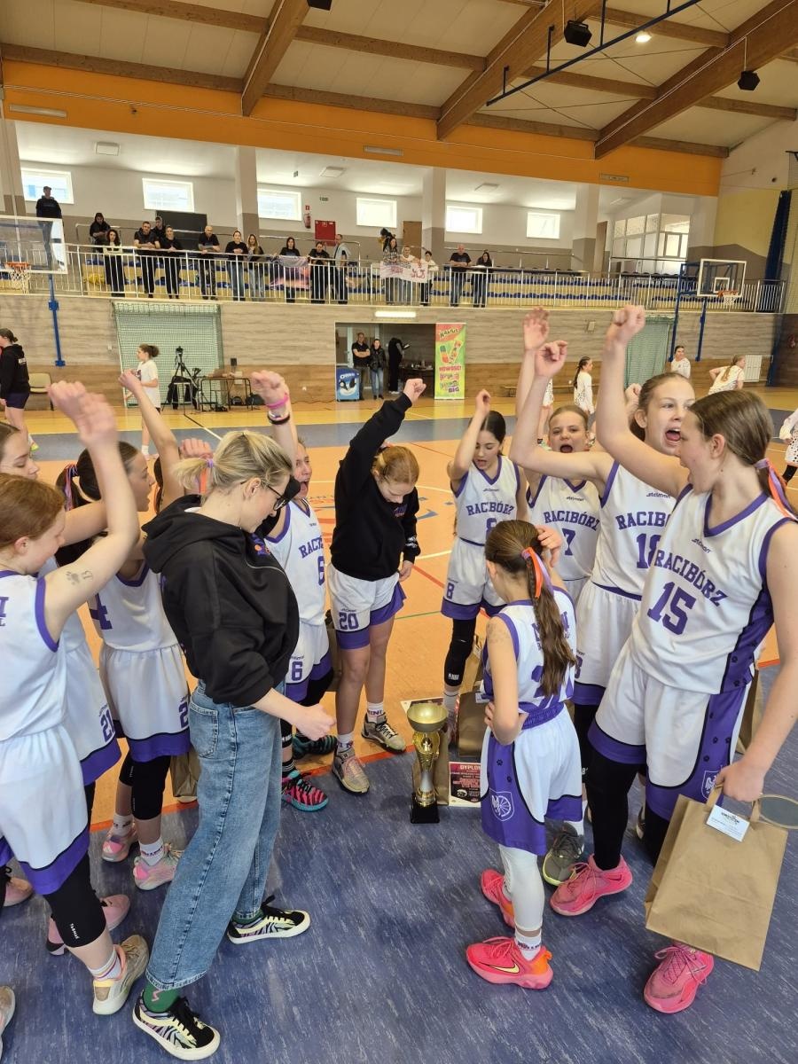 Zdjęcie w galerii na portalu naszraciborz.pl: Historyczny sukces koszykarek z Raciborza! MiniBasketball w półfinale Mistrzostw Polski wiadomości z regionu