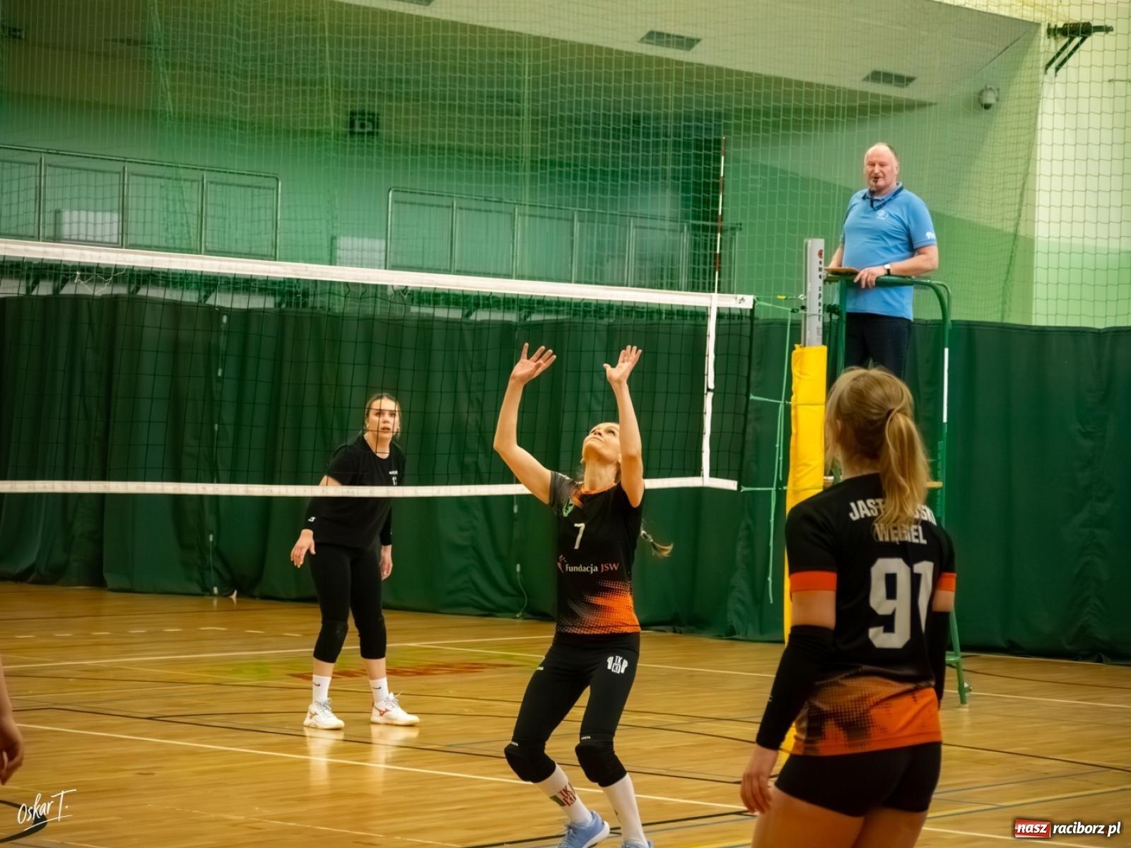 Zdjęcie w galerii na portalu naszraciborz.pl: Puchar Ligi Kobiet. Mecze pełne emocji w hali przy ul. Łąkowej [FOTO] wiadomości z regionu