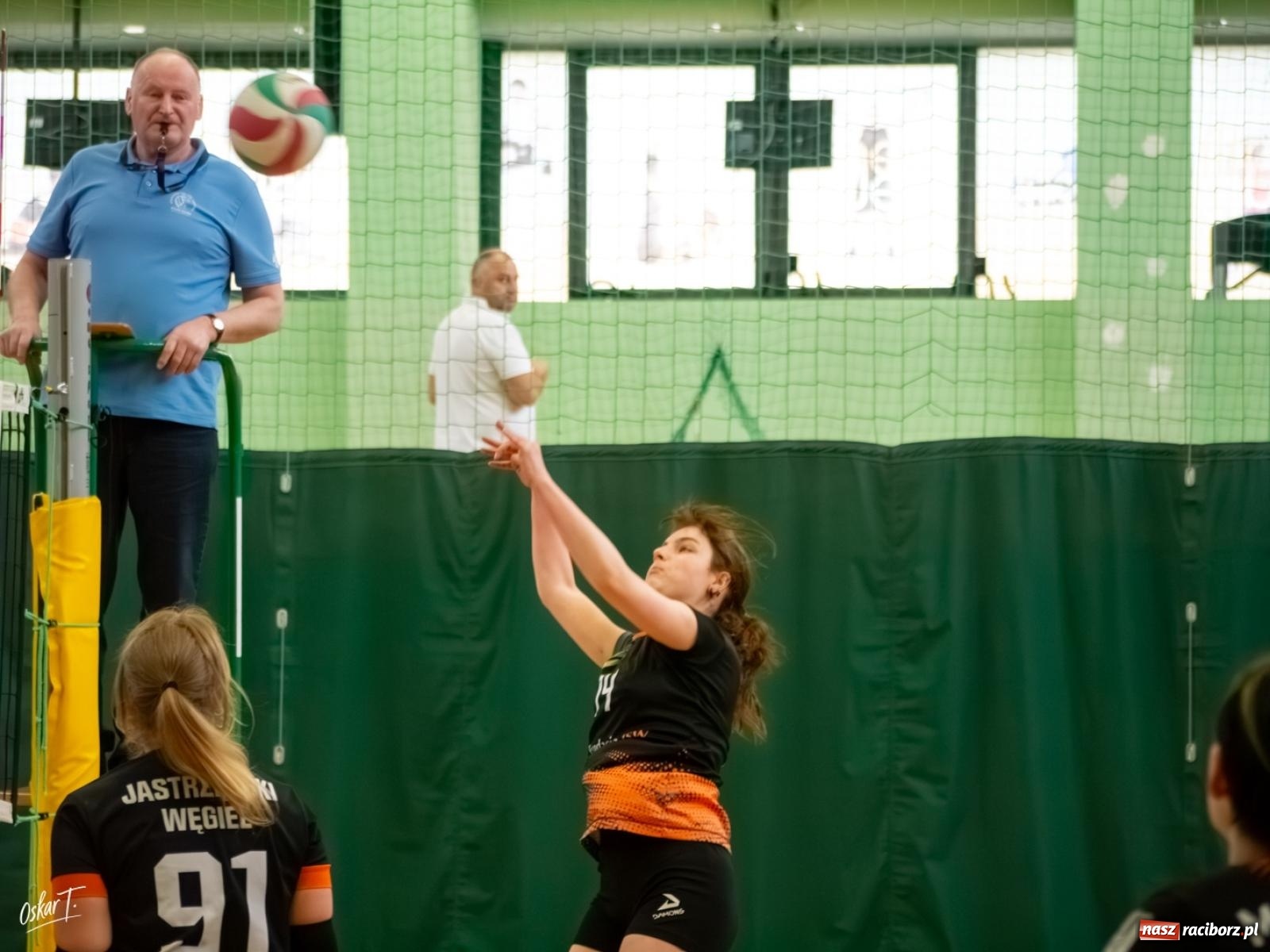 Zdjęcie w galerii na portalu naszraciborz.pl: Puchar Ligi Kobiet. Mecze pełne emocji w hali przy ul. Łąkowej [FOTO] wiadomości z regionu