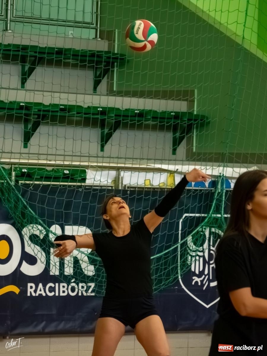 Zdjęcie w galerii na portalu naszraciborz.pl: Puchar Ligi Kobiet. Mecze pełne emocji w hali przy ul. Łąkowej [FOTO] wiadomości z regionu