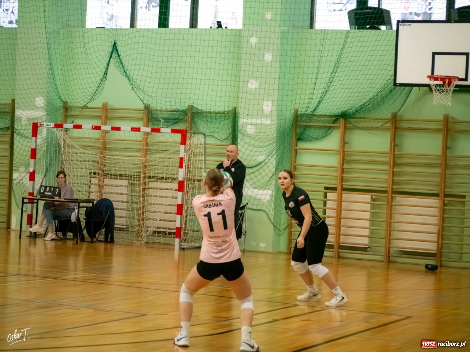 Zdjęcie w galerii na portalu naszraciborz.pl: Puchar Ligi Kobiet. Mecze pełne emocji w hali przy ul. Łąkowej [FOTO] wiadomości z regionu