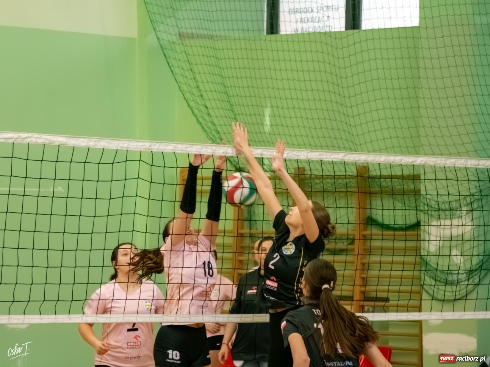 Zdjęcie w galerii na portalu naszraciborz.pl: Puchar Ligi Kobiet. Mecze pełne emocji w hali przy ul. Łąkowej [FOTO] wiadomości z regionu