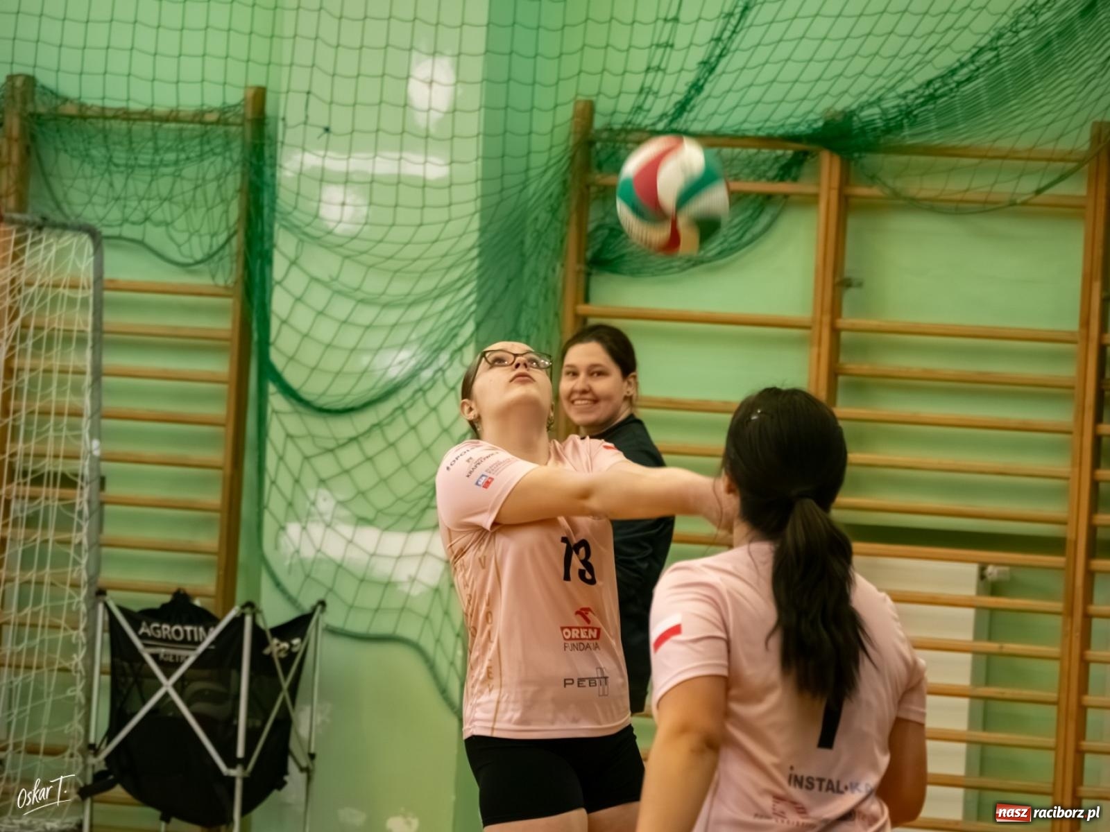 Zdjęcie w galerii na portalu naszraciborz.pl: Puchar Ligi Kobiet. Mecze pełne emocji w hali przy ul. Łąkowej [FOTO] wiadomości z regionu