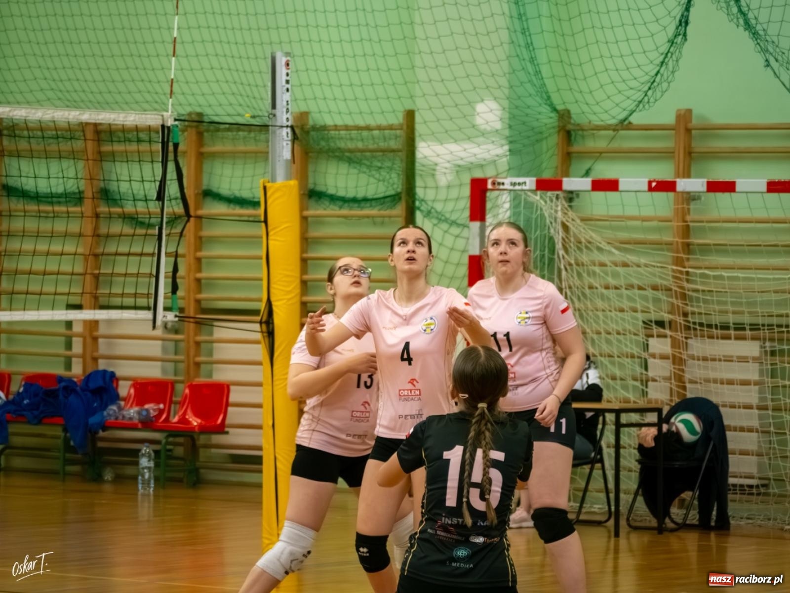 Zdjęcie w galerii na portalu naszraciborz.pl: Puchar Ligi Kobiet. Mecze pełne emocji w hali przy ul. Łąkowej [FOTO] wiadomości z regionu