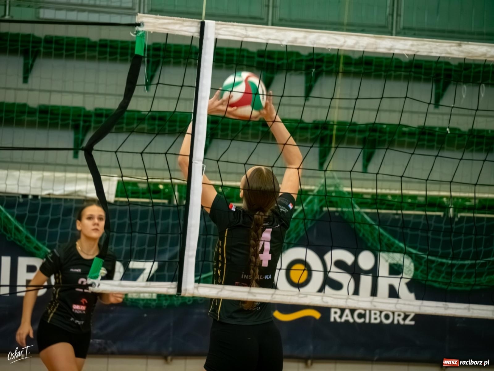 Zdjęcie w galerii na portalu naszraciborz.pl: Puchar Ligi Kobiet. Mecze pełne emocji w hali przy ul. Łąkowej [FOTO] wiadomości z regionu