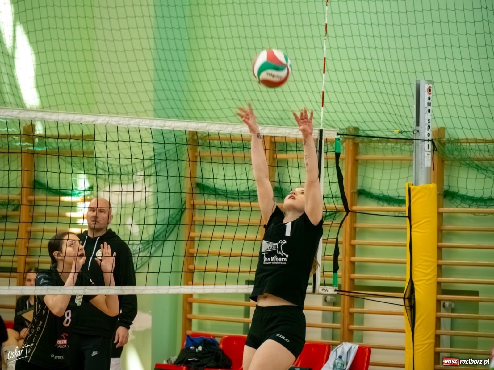 Zdjęcie w galerii na portalu naszraciborz.pl: Puchar Ligi Kobiet. Mecze pełne emocji w hali przy ul. Łąkowej [FOTO] wiadomości z regionu