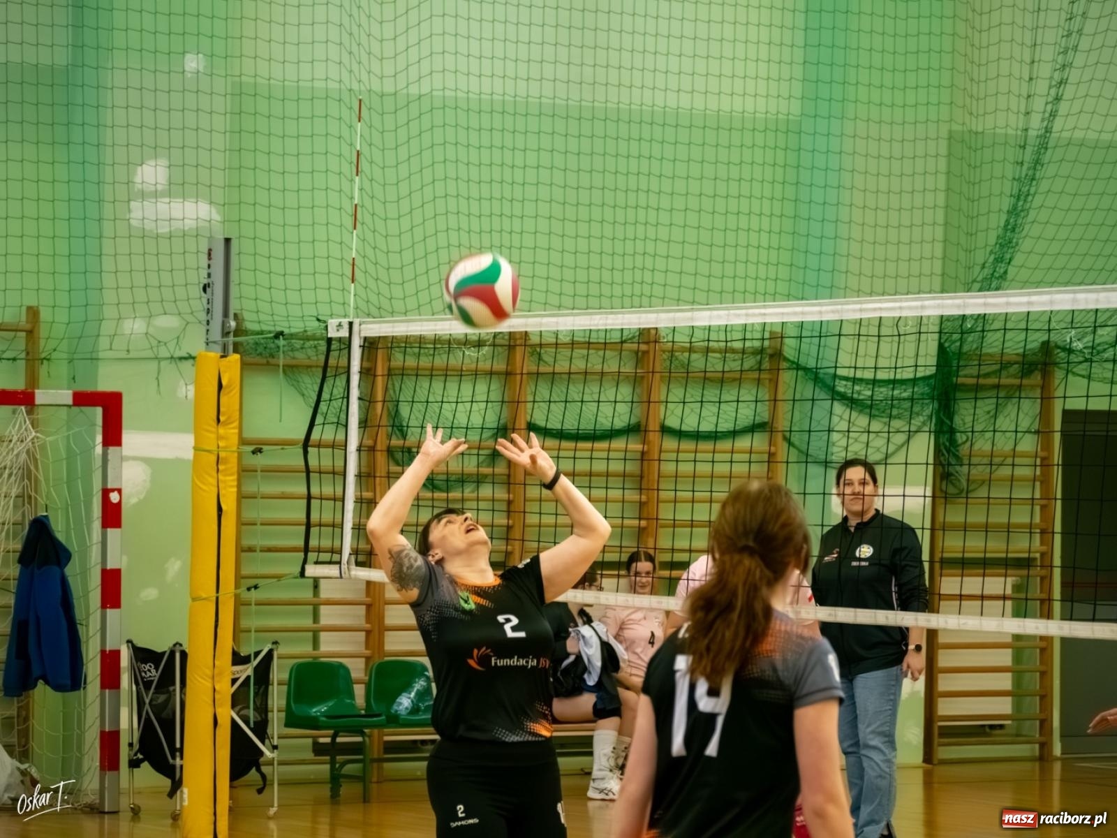 Zdjęcie w galerii na portalu naszraciborz.pl: Puchar Ligi Kobiet. Mecze pełne emocji w hali przy ul. Łąkowej [FOTO] wiadomości z regionu