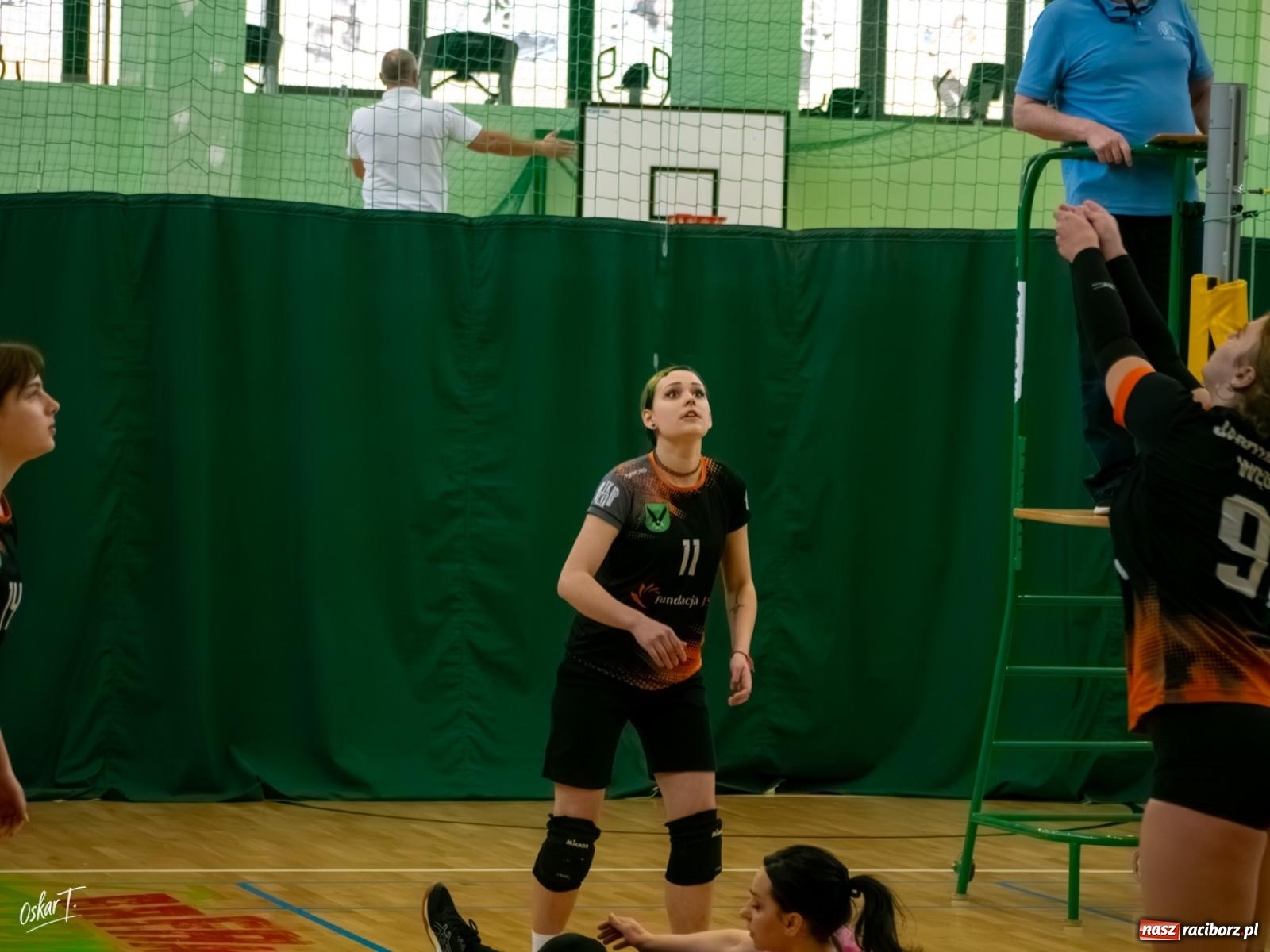 Zdjęcie w galerii na portalu naszraciborz.pl: Puchar Ligi Kobiet. Mecze pełne emocji w hali przy ul. Łąkowej [FOTO] wiadomości z regionu