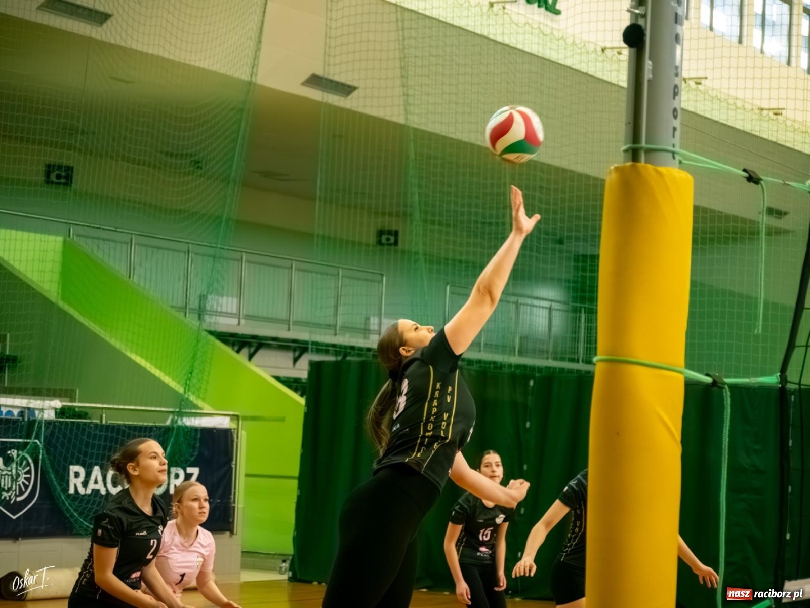 Zdjęcie w galerii na portalu naszraciborz.pl: Puchar Ligi Kobiet. Mecze pełne emocji w hali przy ul. Łąkowej [FOTO] wiadomości z regionu