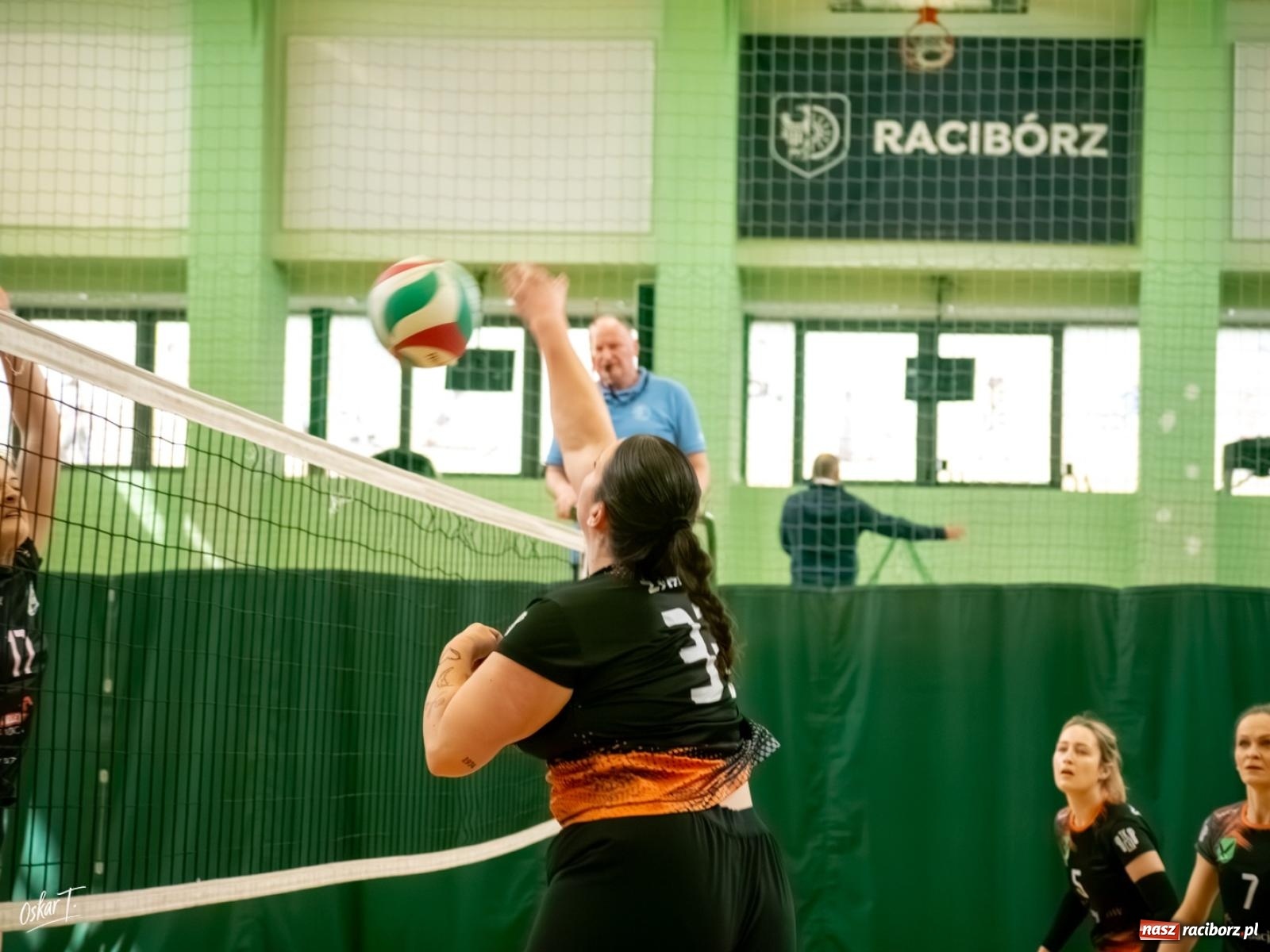 Zdjęcie w galerii na portalu naszraciborz.pl: Puchar Ligi Kobiet. Mecze pełne emocji w hali przy ul. Łąkowej [FOTO] wiadomości z regionu