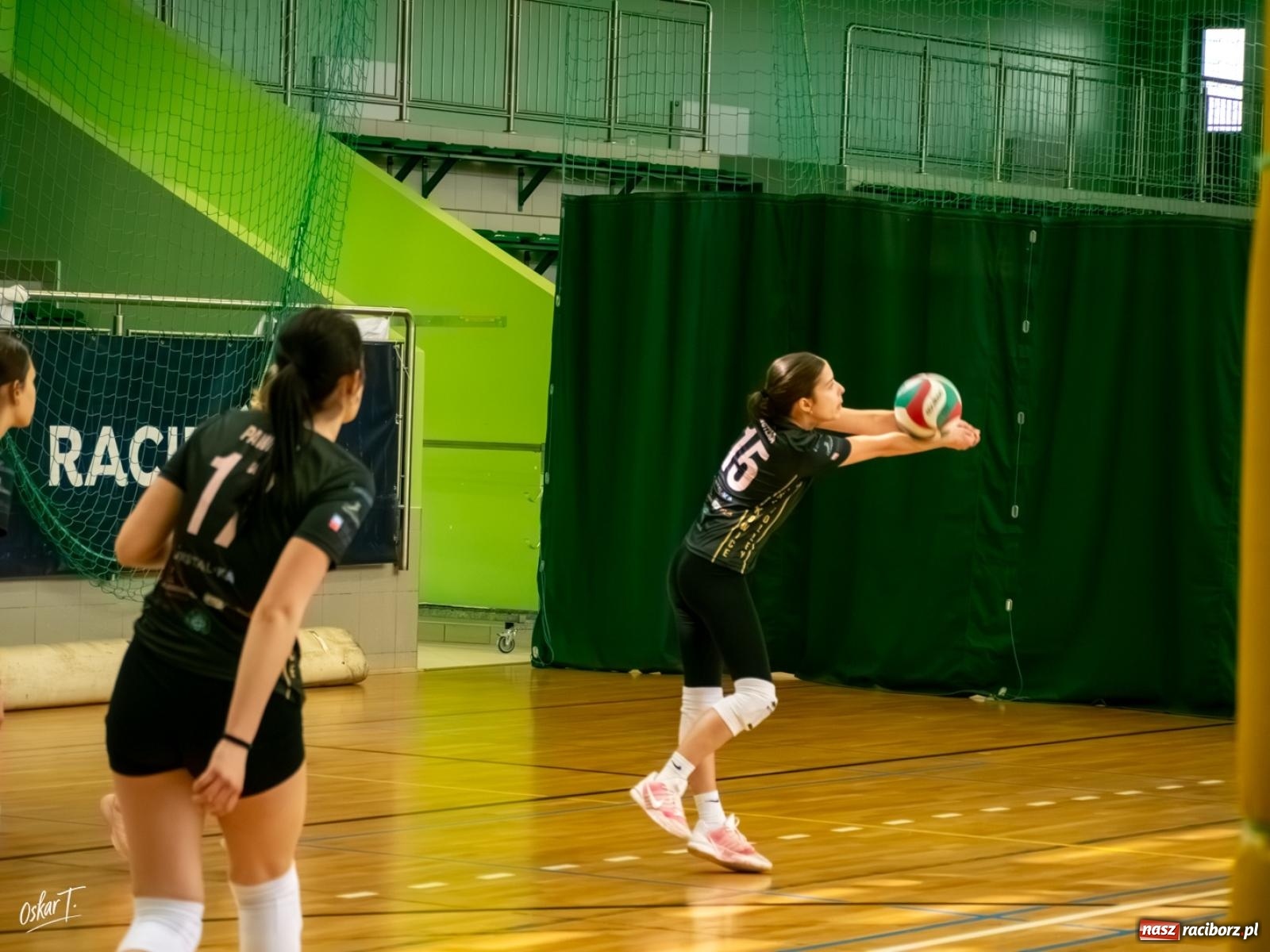 Zdjęcie w galerii na portalu naszraciborz.pl: Puchar Ligi Kobiet. Mecze pełne emocji w hali przy ul. Łąkowej [FOTO] wiadomości z regionu
