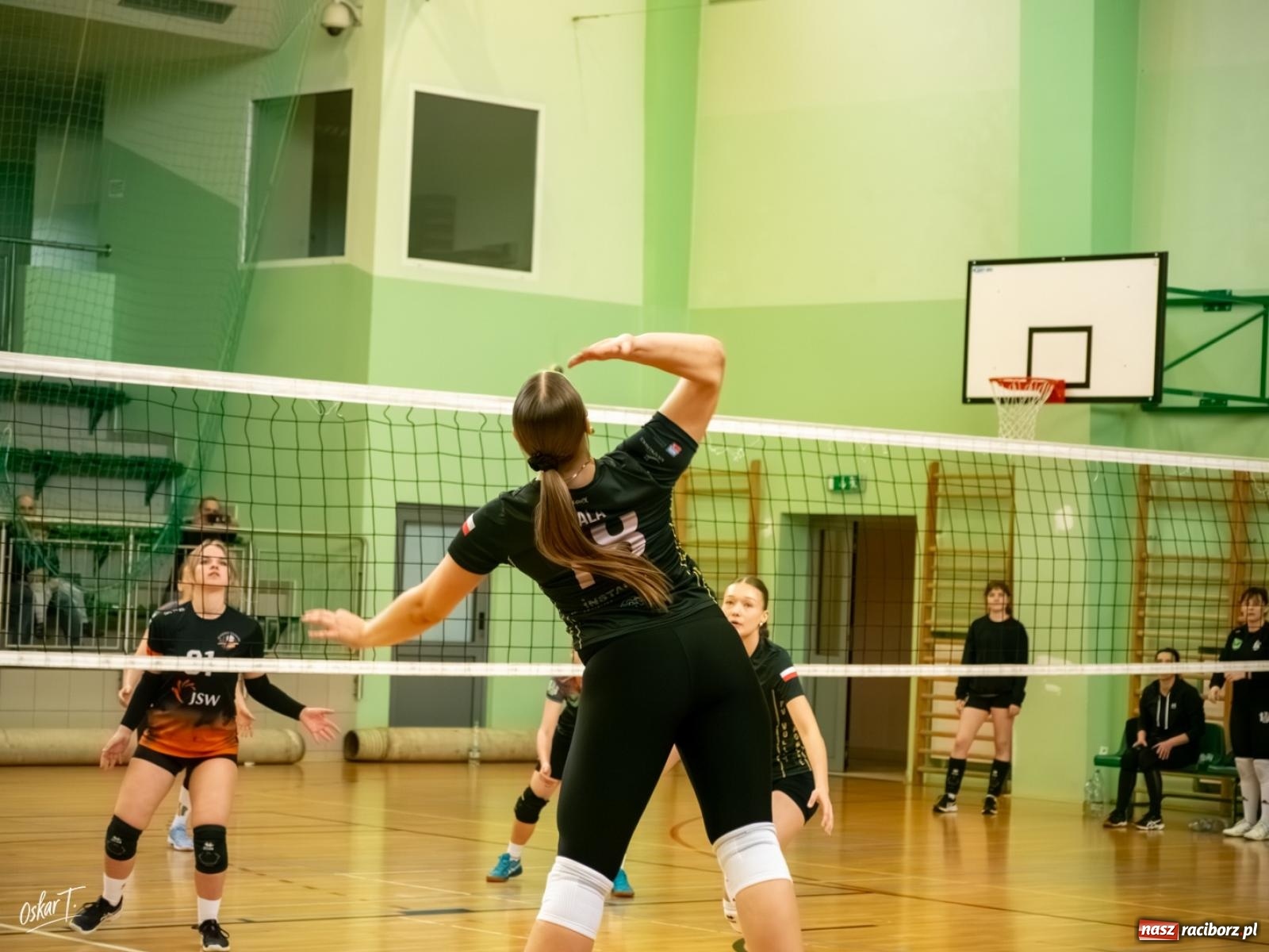 Zdjęcie w galerii na portalu naszraciborz.pl: Puchar Ligi Kobiet. Mecze pełne emocji w hali przy ul. Łąkowej [FOTO] wiadomości z regionu