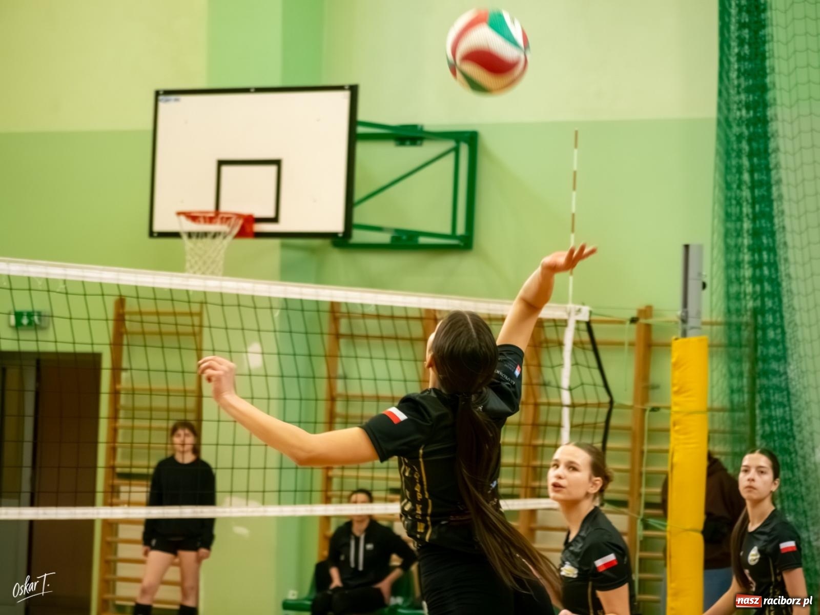 Zdjęcie w galerii na portalu naszraciborz.pl: Puchar Ligi Kobiet. Mecze pełne emocji w hali przy ul. Łąkowej [FOTO] wiadomości z regionu
