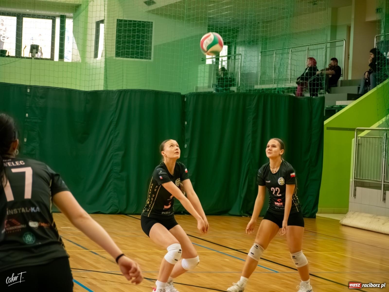Zdjęcie w galerii na portalu naszraciborz.pl: Puchar Ligi Kobiet. Mecze pełne emocji w hali przy ul. Łąkowej [FOTO] wiadomości z regionu