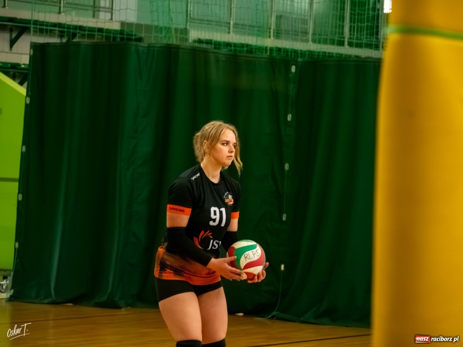 Zdjęcie w galerii na portalu naszraciborz.pl: Puchar Ligi Kobiet. Mecze pełne emocji w hali przy ul. Łąkowej [FOTO] wiadomości z regionu