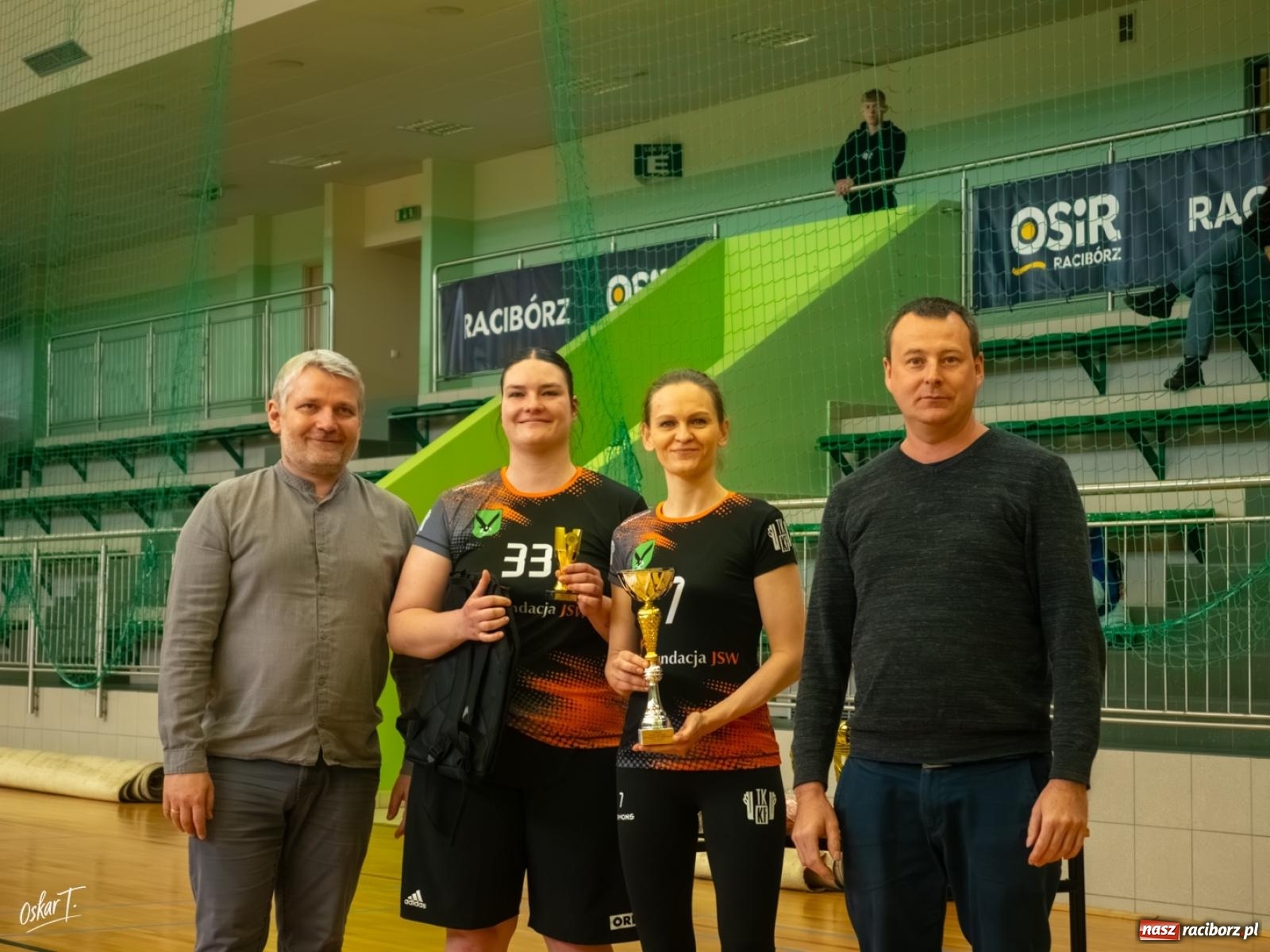 Zdjęcie w galerii na portalu naszraciborz.pl: Puchar Ligi Kobiet. Mecze pełne emocji w hali przy ul. Łąkowej [FOTO] wiadomości z regionu