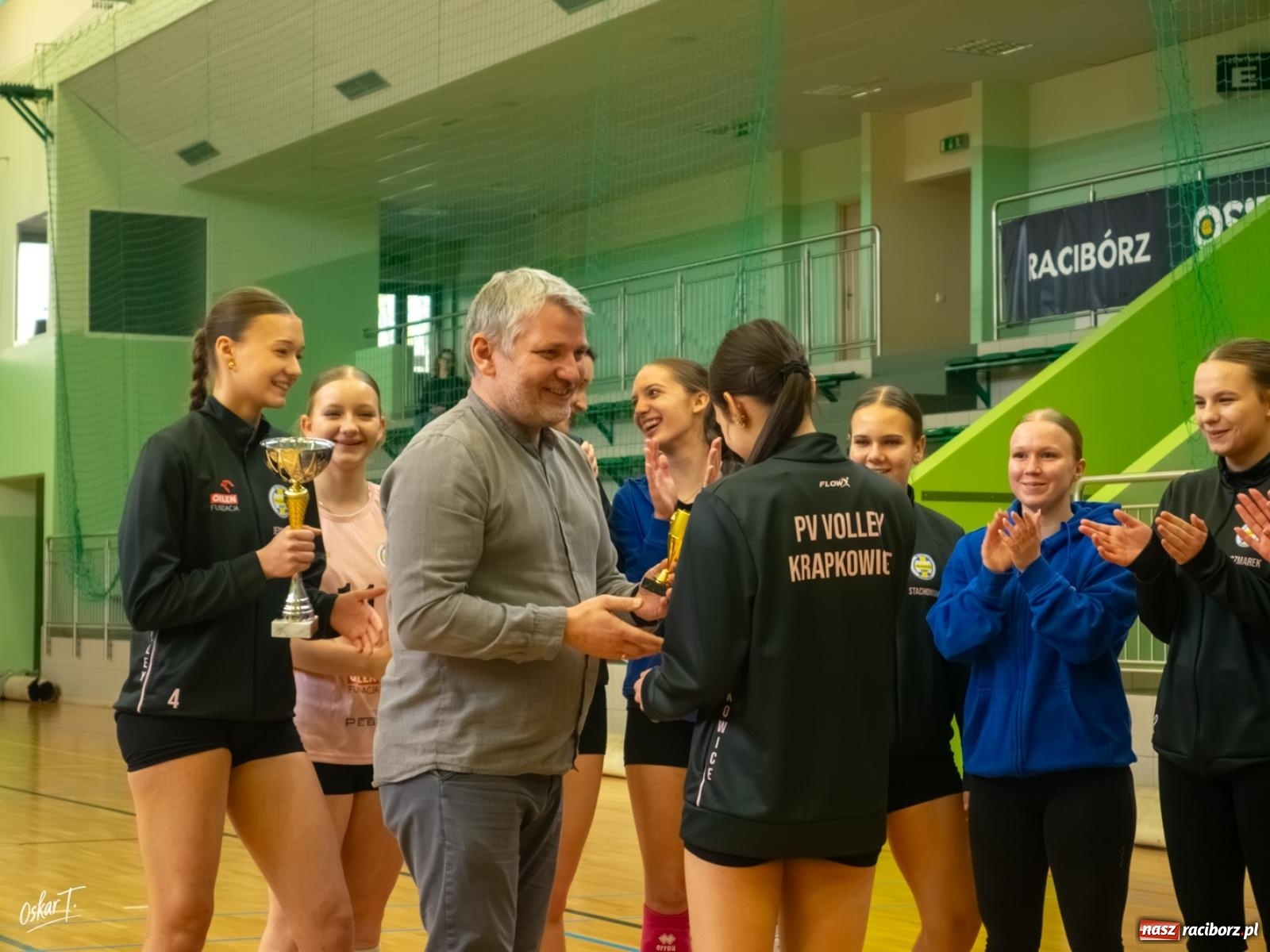 Zdjęcie w galerii na portalu naszraciborz.pl: Puchar Ligi Kobiet. Mecze pełne emocji w hali przy ul. Łąkowej [FOTO] wiadomości z regionu