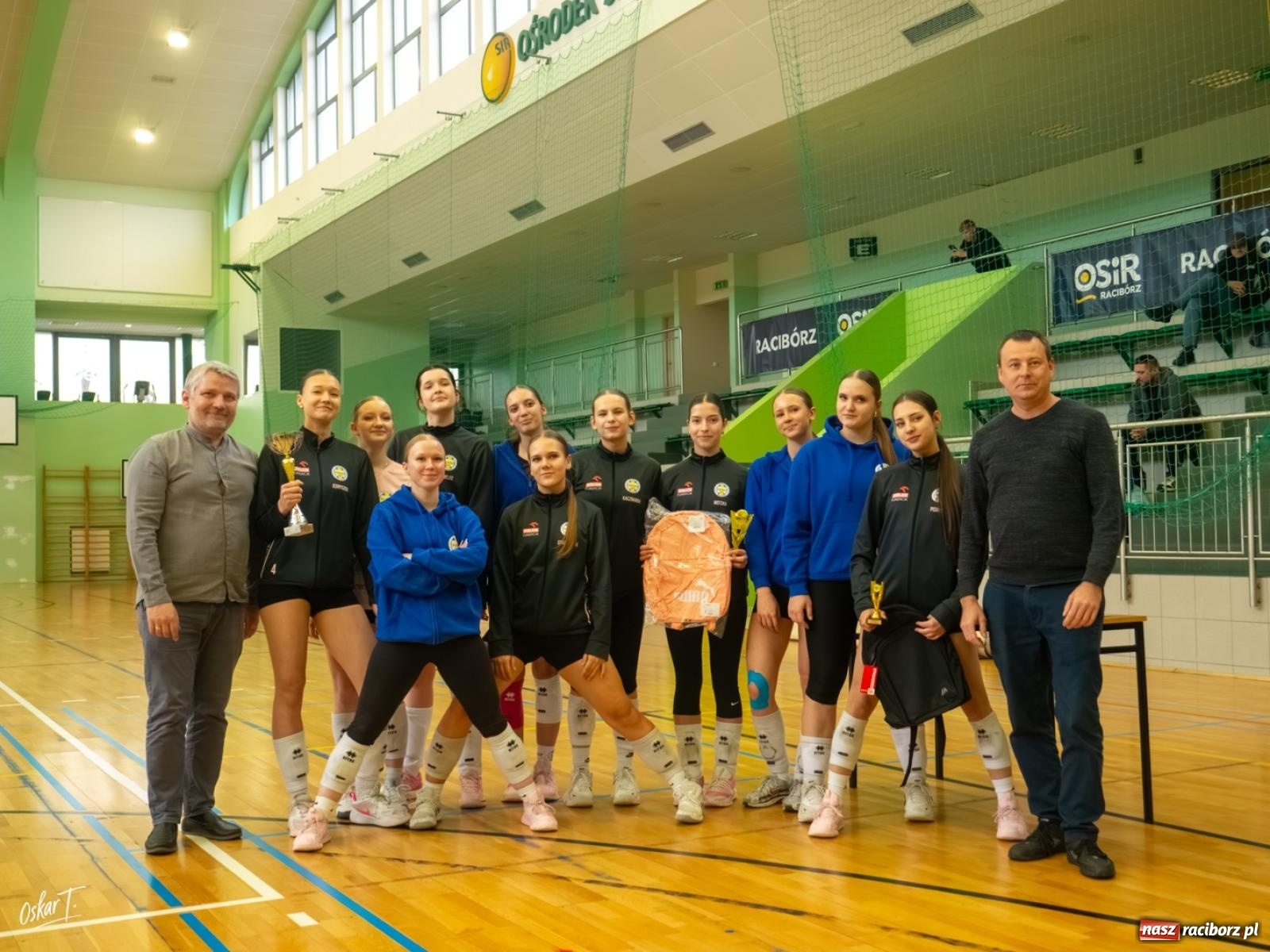 Zdjęcie w galerii na portalu naszraciborz.pl: Puchar Ligi Kobiet. Mecze pełne emocji w hali przy ul. Łąkowej [FOTO] wiadomości z regionu