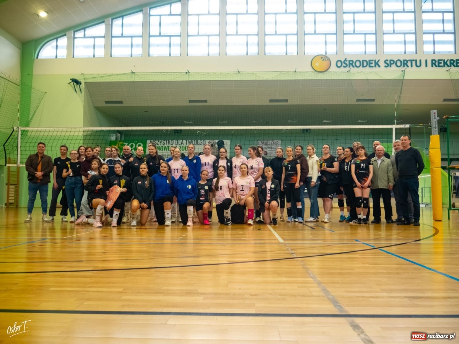 Zdjęcie w galerii na portalu naszraciborz.pl: Puchar Ligi Kobiet. Mecze pełne emocji w hali przy ul. Łąkowej [FOTO] wiadomości z regionu