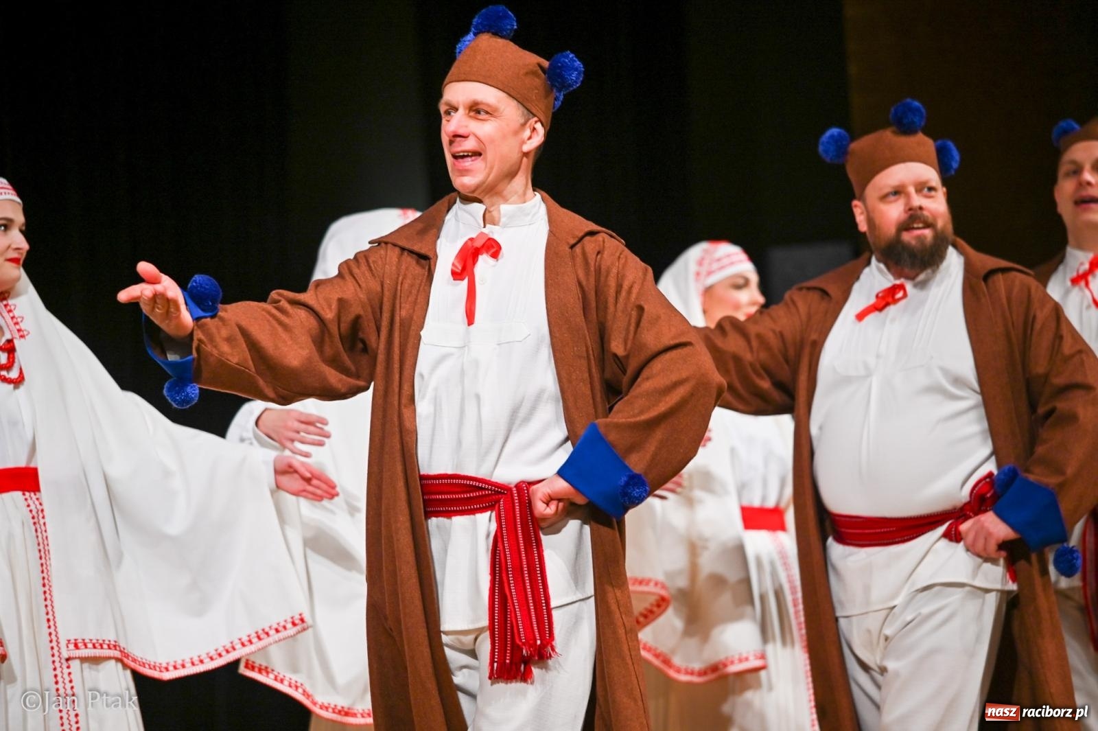 Zdjęcie w galerii na portalu naszraciborz.pl: Taneczna podróż przez siedem regionów Polski na deskach RCK wiadomości z regionu